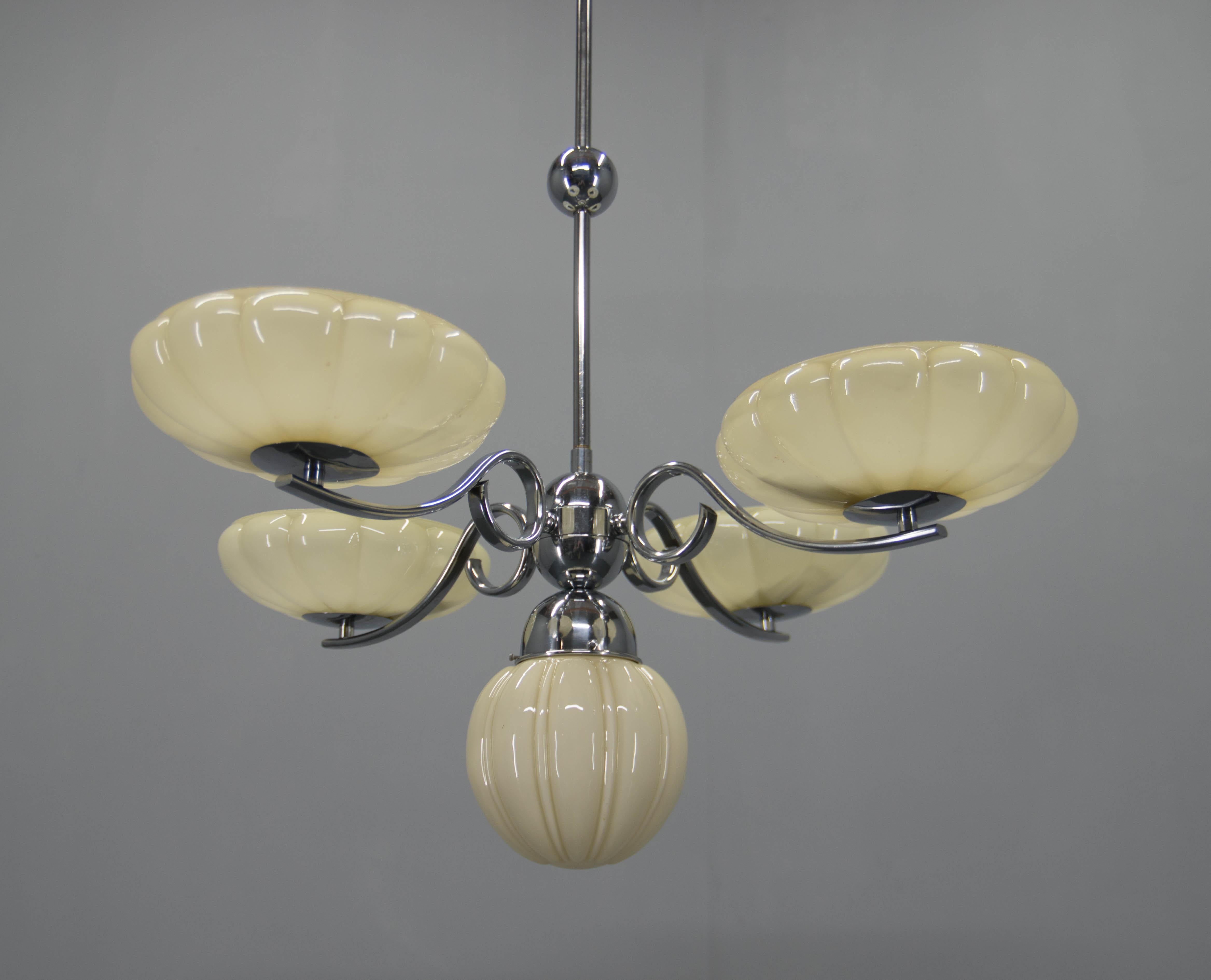 Art Déco Lampadario Art Deco in vetro e cromo, anni '30 in vendita