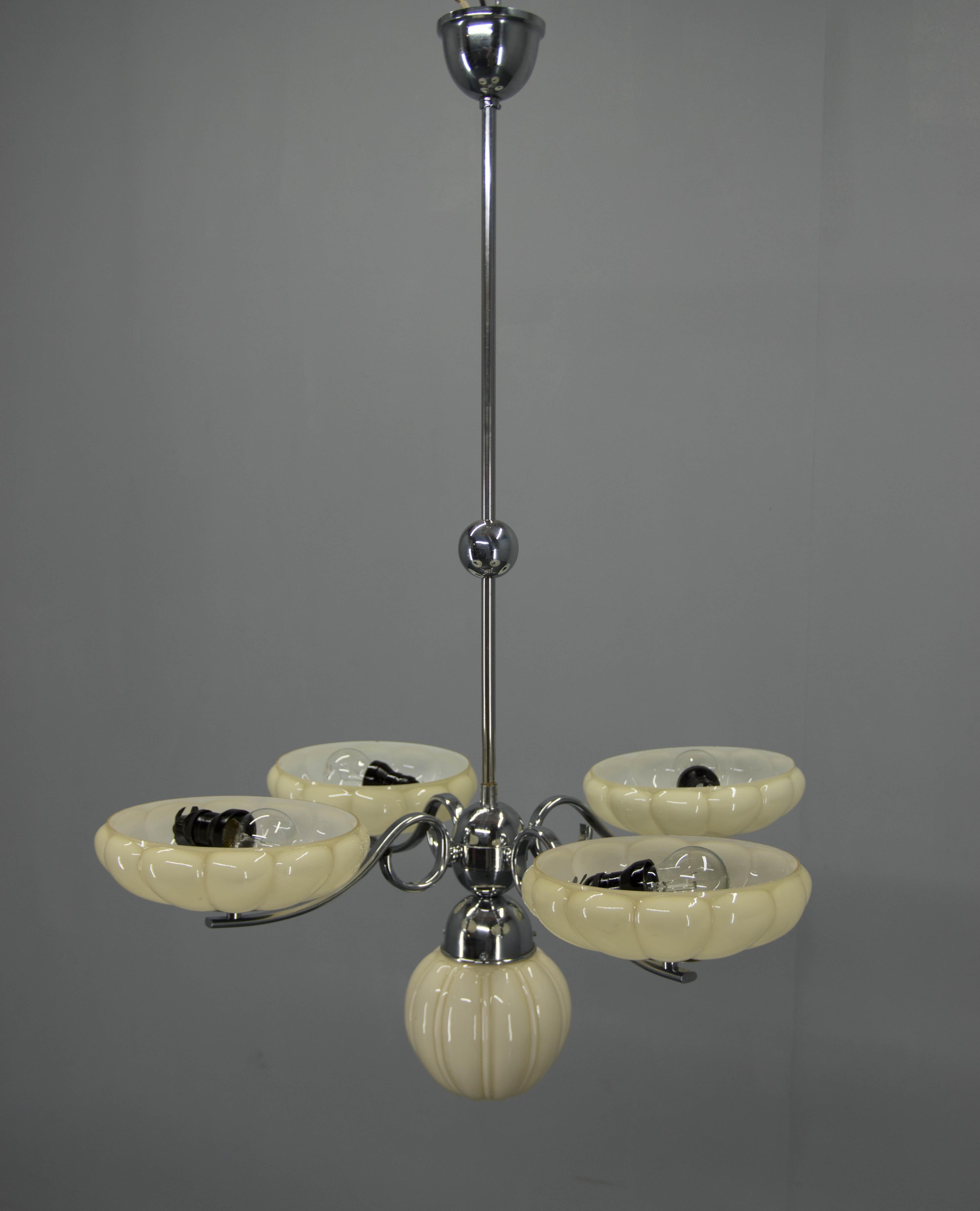 Metà XX secolo Lampadario Art Deco in vetro e cromo, anni '30 in vendita