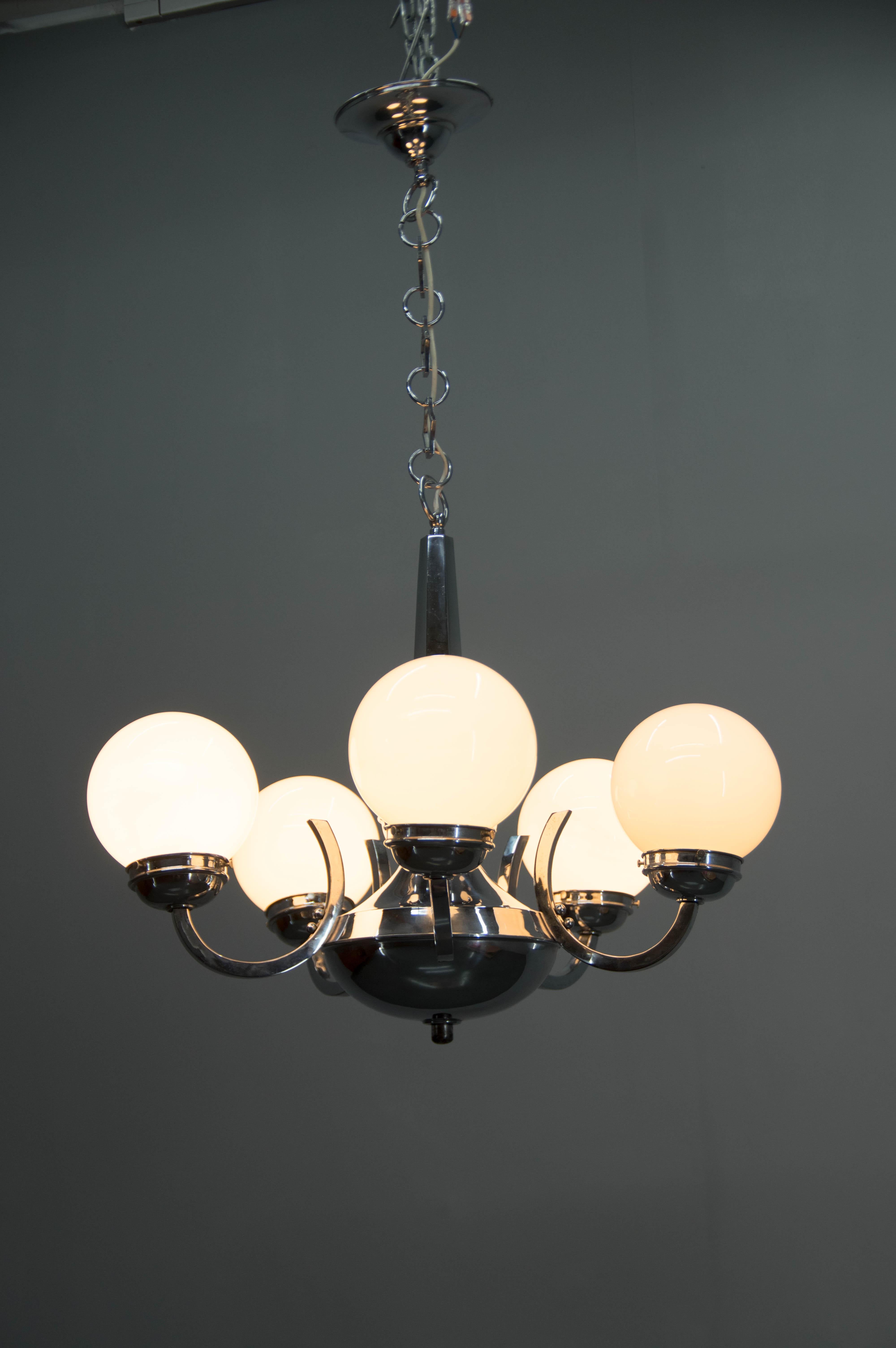 Art-Deco-Kronleuchter aus Chrom und Glas, 1930er Jahre (Opalglas)