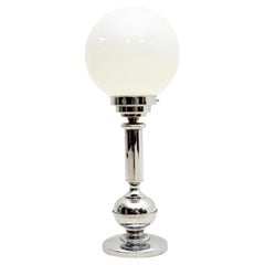 Lámpara de mesa Art Decó de cromo y cristal