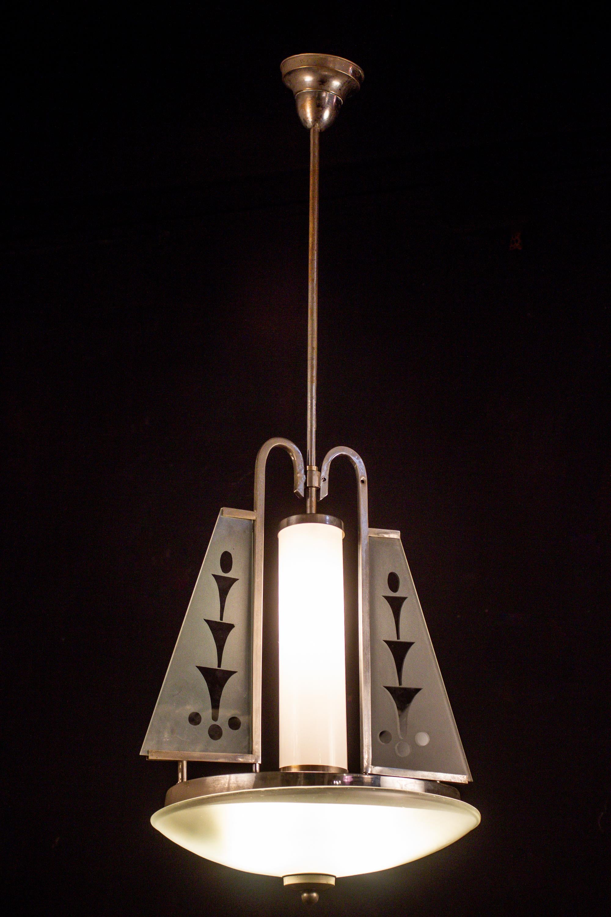 Art Deco Chrome and Murano Glass Chandelier Pietro Chiesa Fontana Arte Attr. In condizioni buone in vendita a Rome, IT