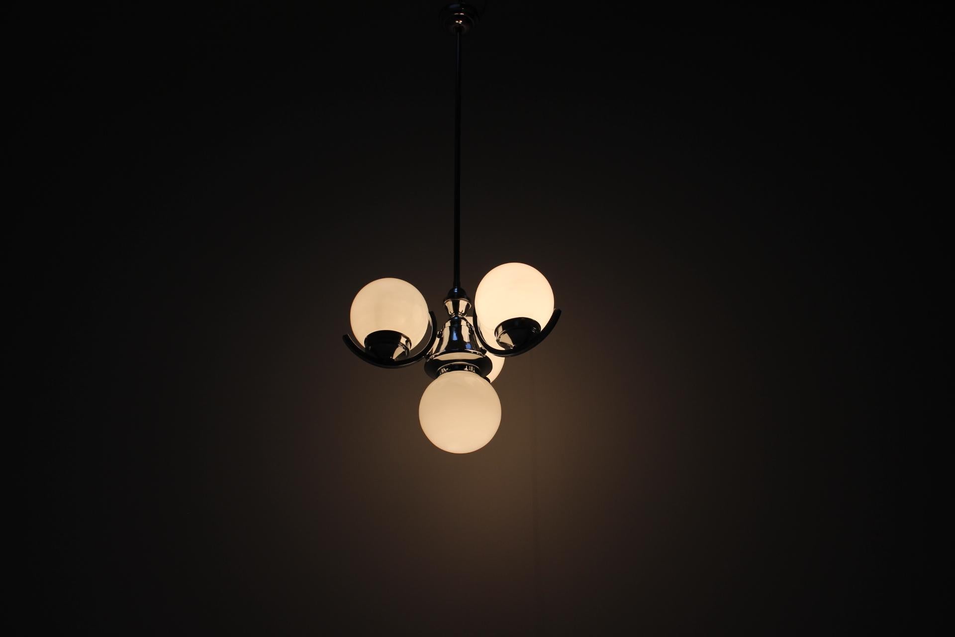 Lampadario Art Deco cromato, anni '30, Cecoslovacchia in vendita 4