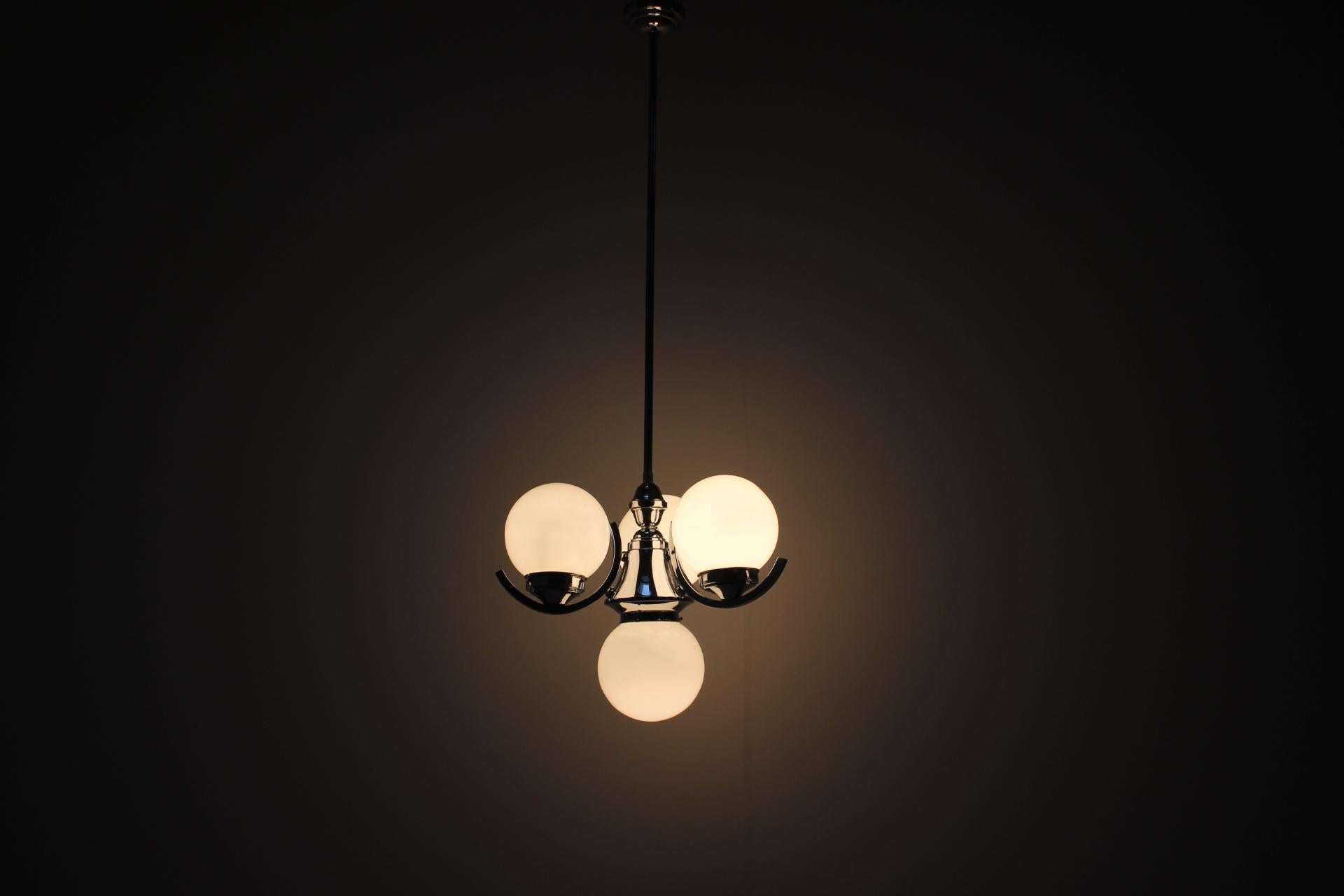 Lampadario Art Deco cromato, anni '30, Cecoslovacchia in vendita 3