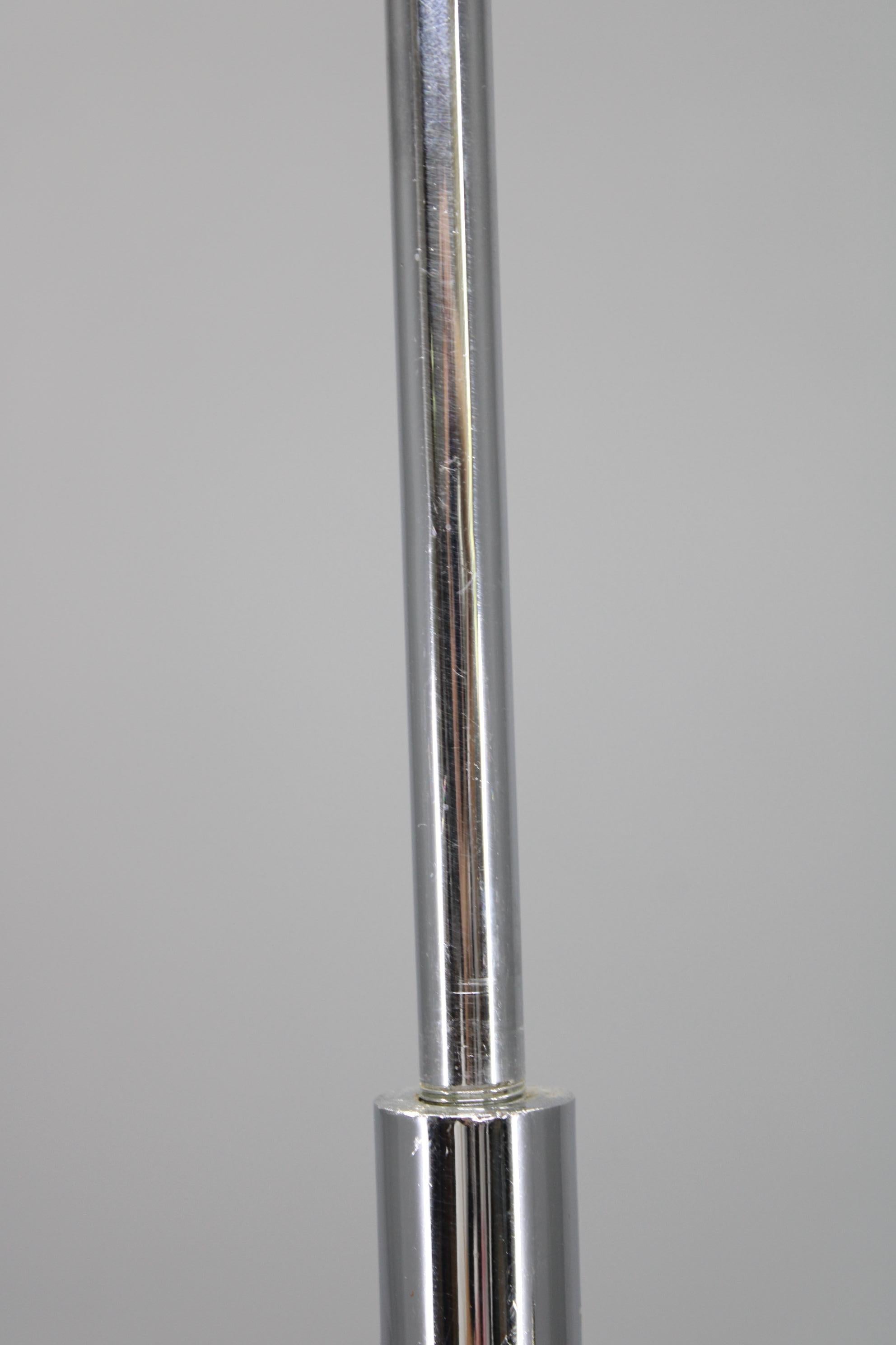 Art Deco Chrome and Sandblasted Glass Chandelier, Czechoslovakia, 1940s (Mitte des 20. Jahrhunderts) im Angebot