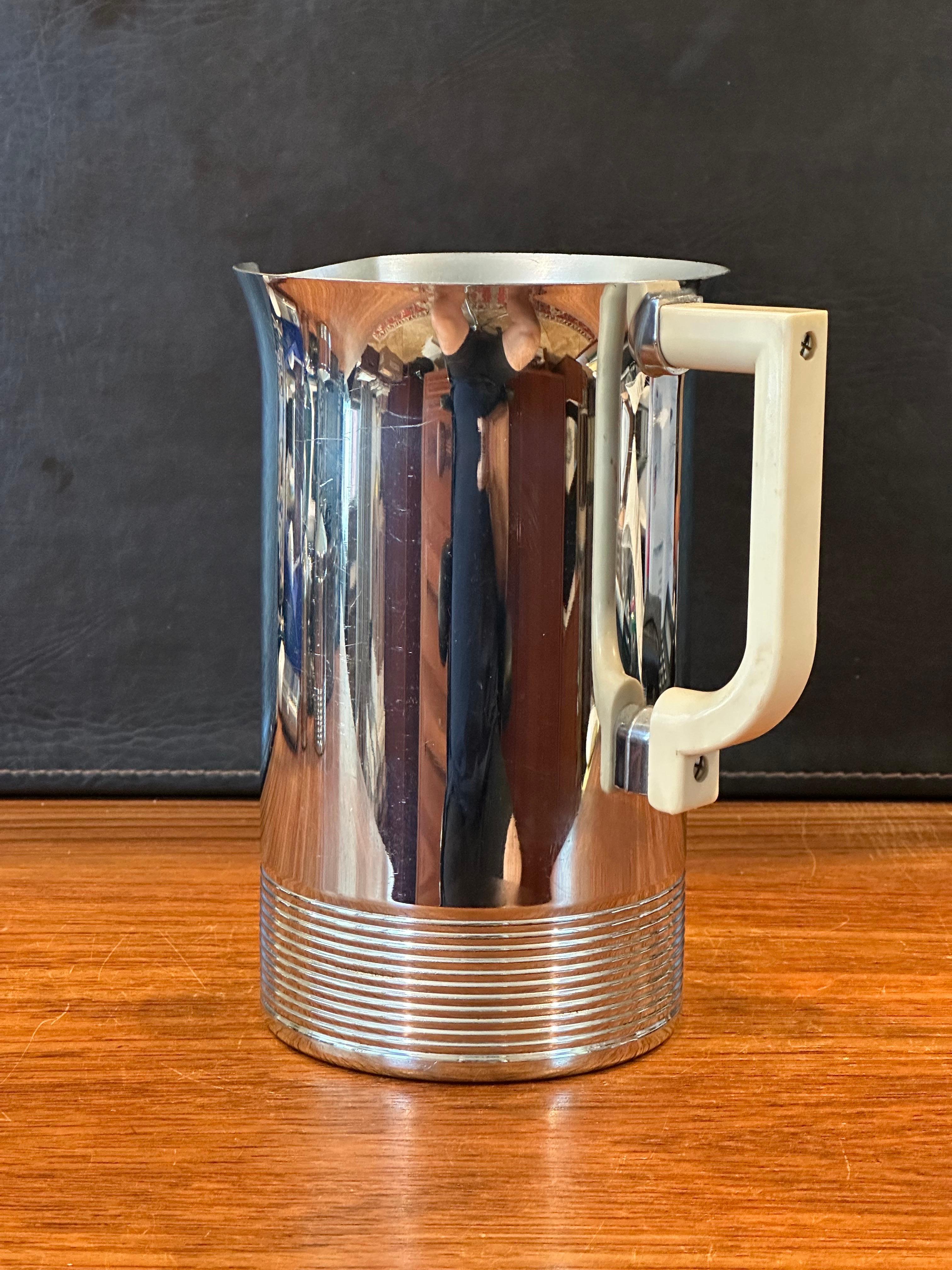 Art Deco Chrome & Bakelite Water Pitcher by Chase Co. In Good Condition For Sale In San Diego, CA