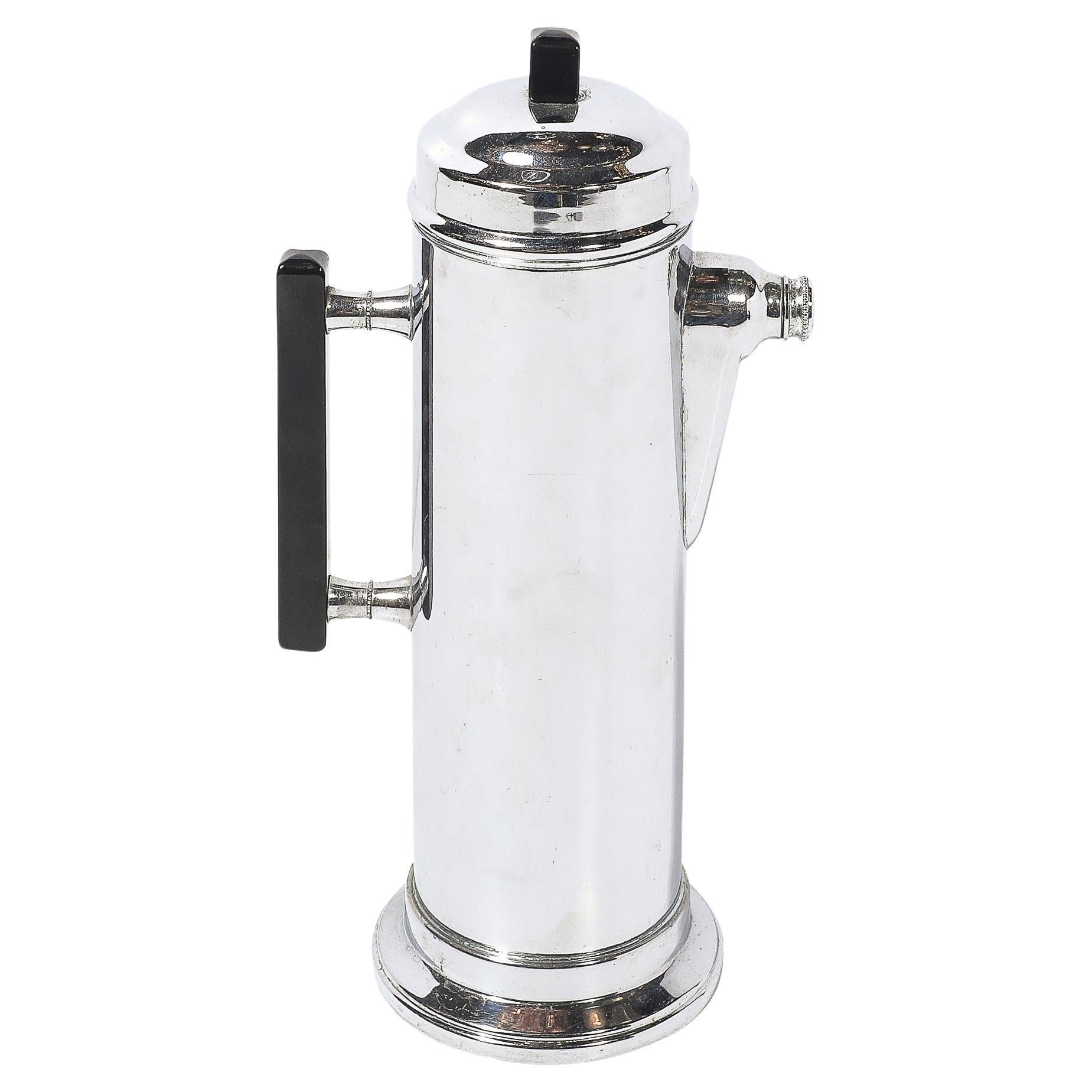Art Deco Chrome
Black Bakelite Cocktail Shaker