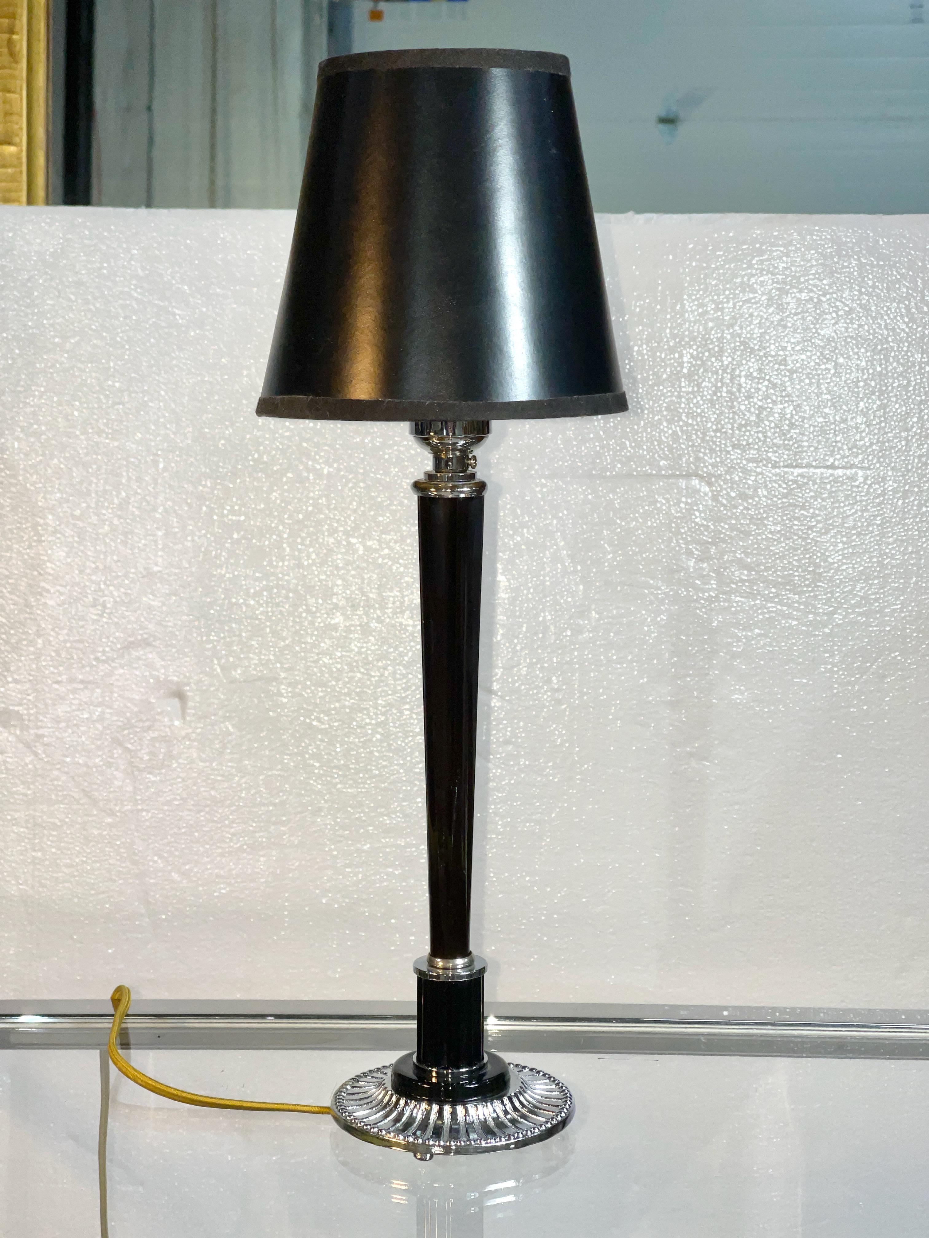 Mid-20th Century Art Deco Chrome & Black Elongated Tapered Lamp For Sale