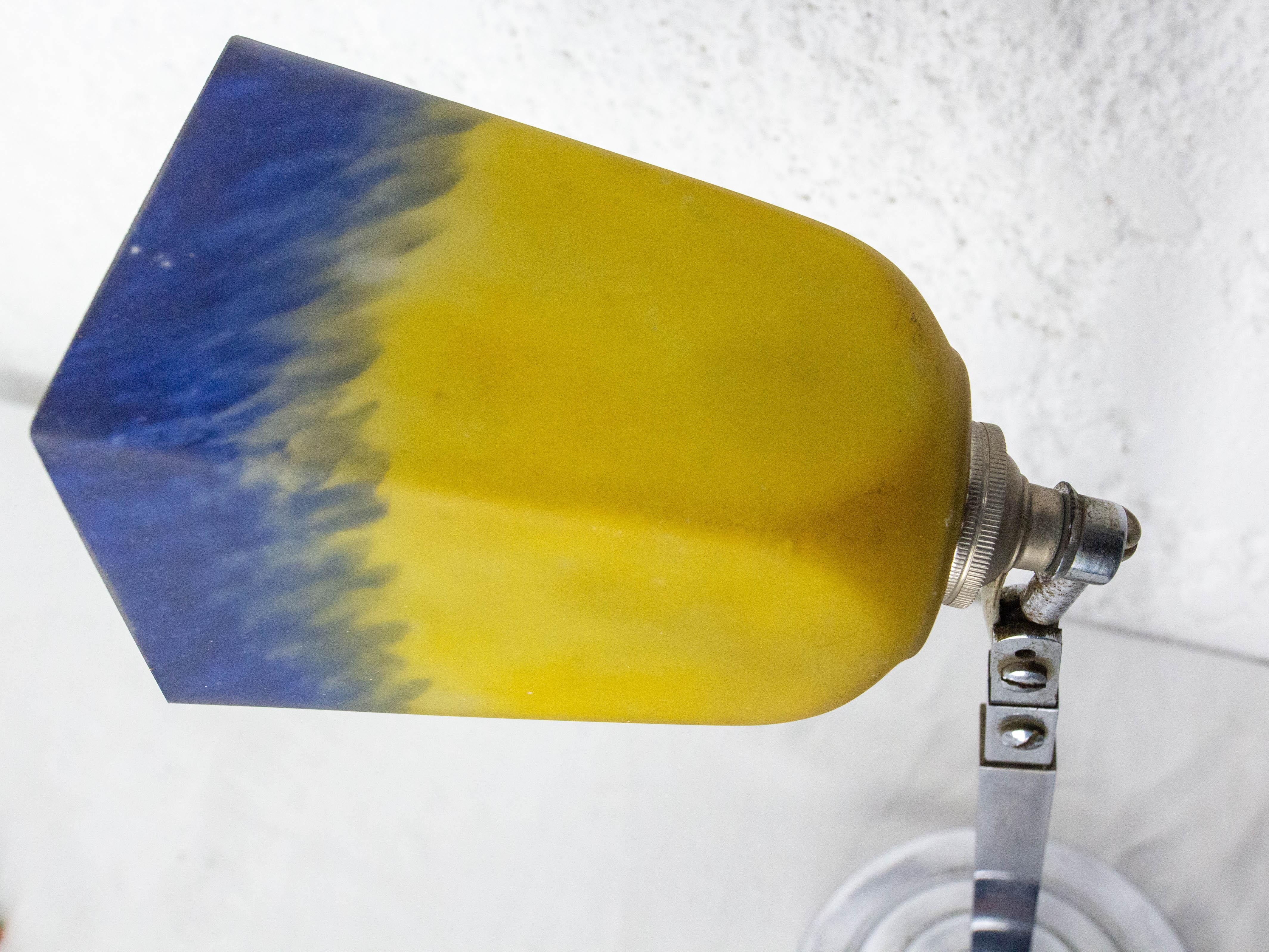 Lampe de table Art Déco en verre peint bleu et jaune, française, circa 1930 en vente 3