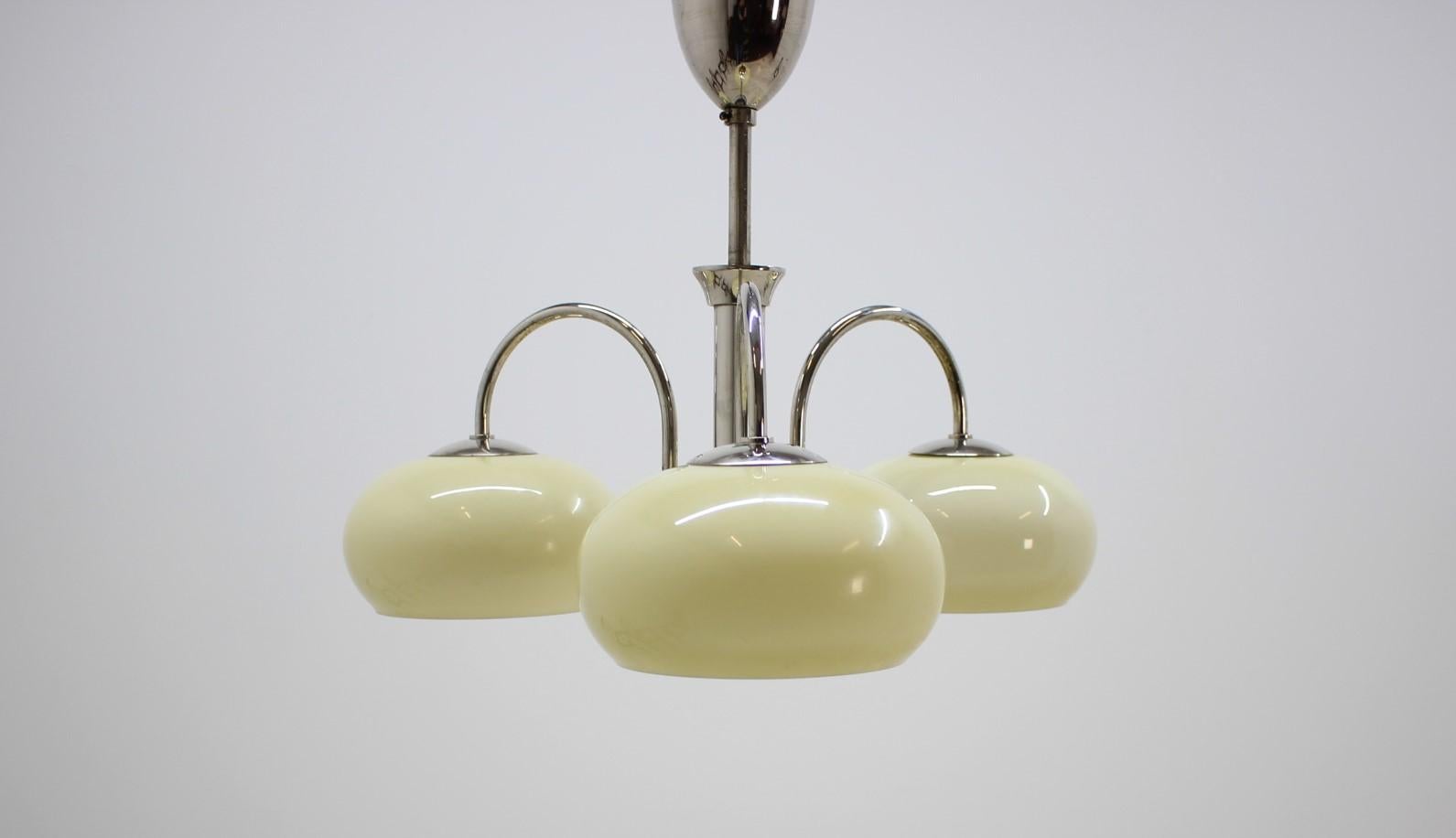 - Very nice style of lighting 
- 1930s
- Functionalism
- Original condition with patina
- Original shades.
 