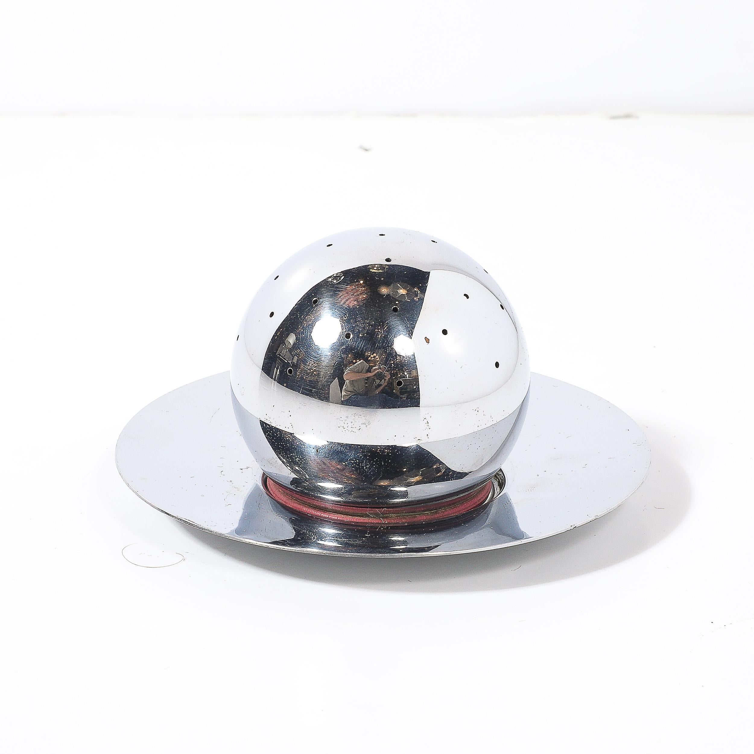 Verchromte Art Deco Cocktailkugel und Olympia Untertasse von Russel Wright für Chase (Art déco) im Angebot