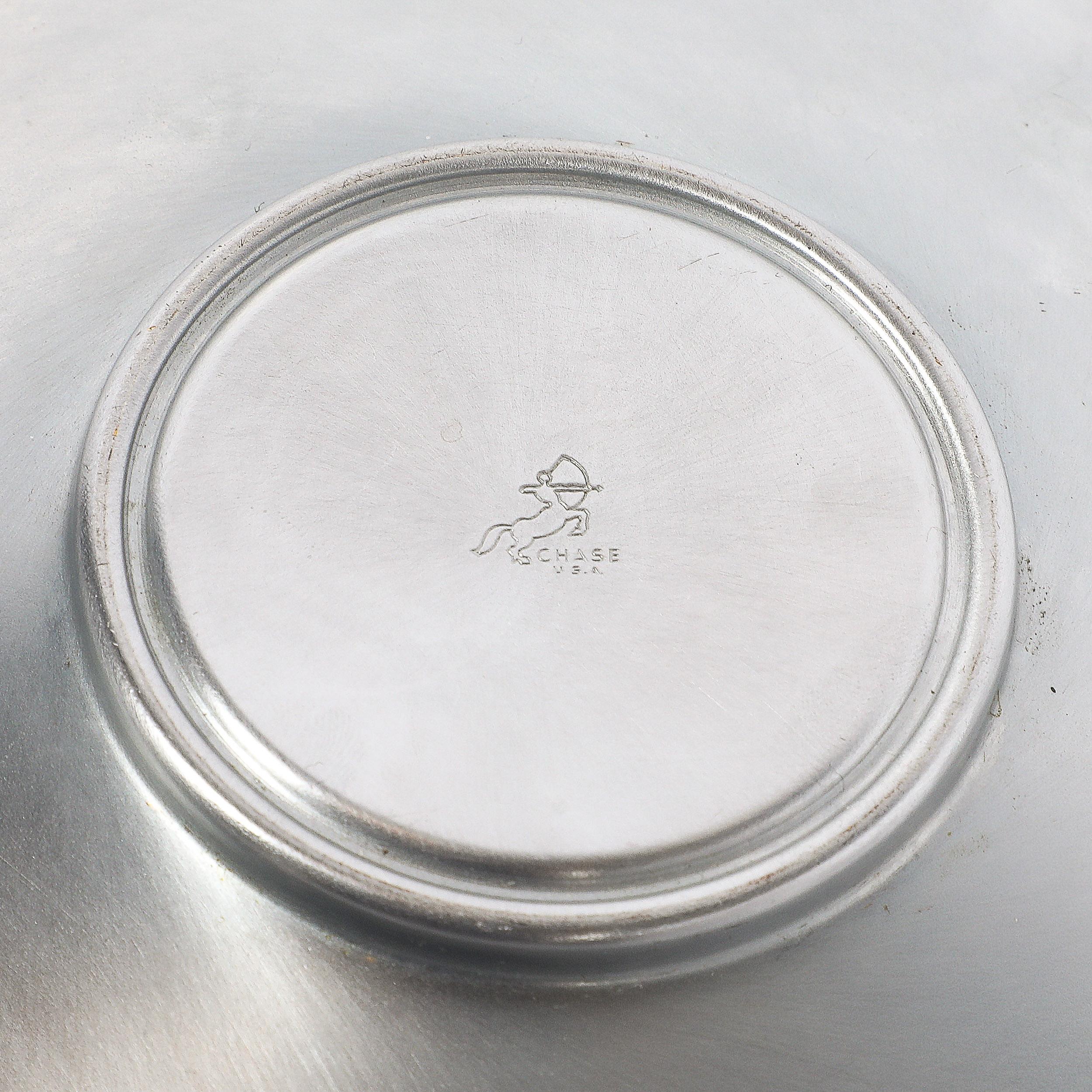 Verchromte Art Deco Cocktailkugel und Olympia Untertasse von Russel Wright für Chase im Angebot 2