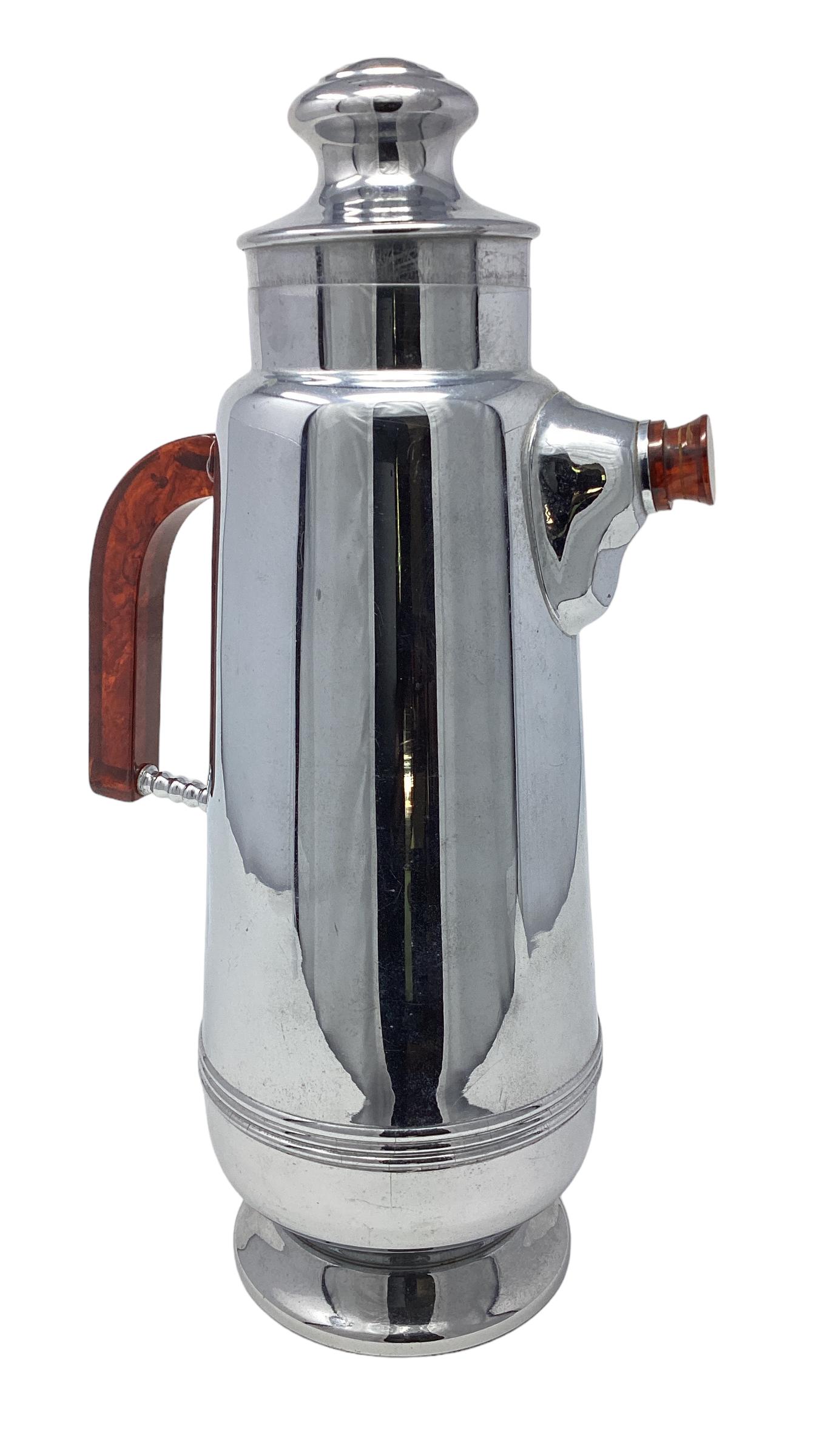 Mid-20th Century Art Deco Chrome Cocktail Shaker with Brown Bakelite Handle  For Sale