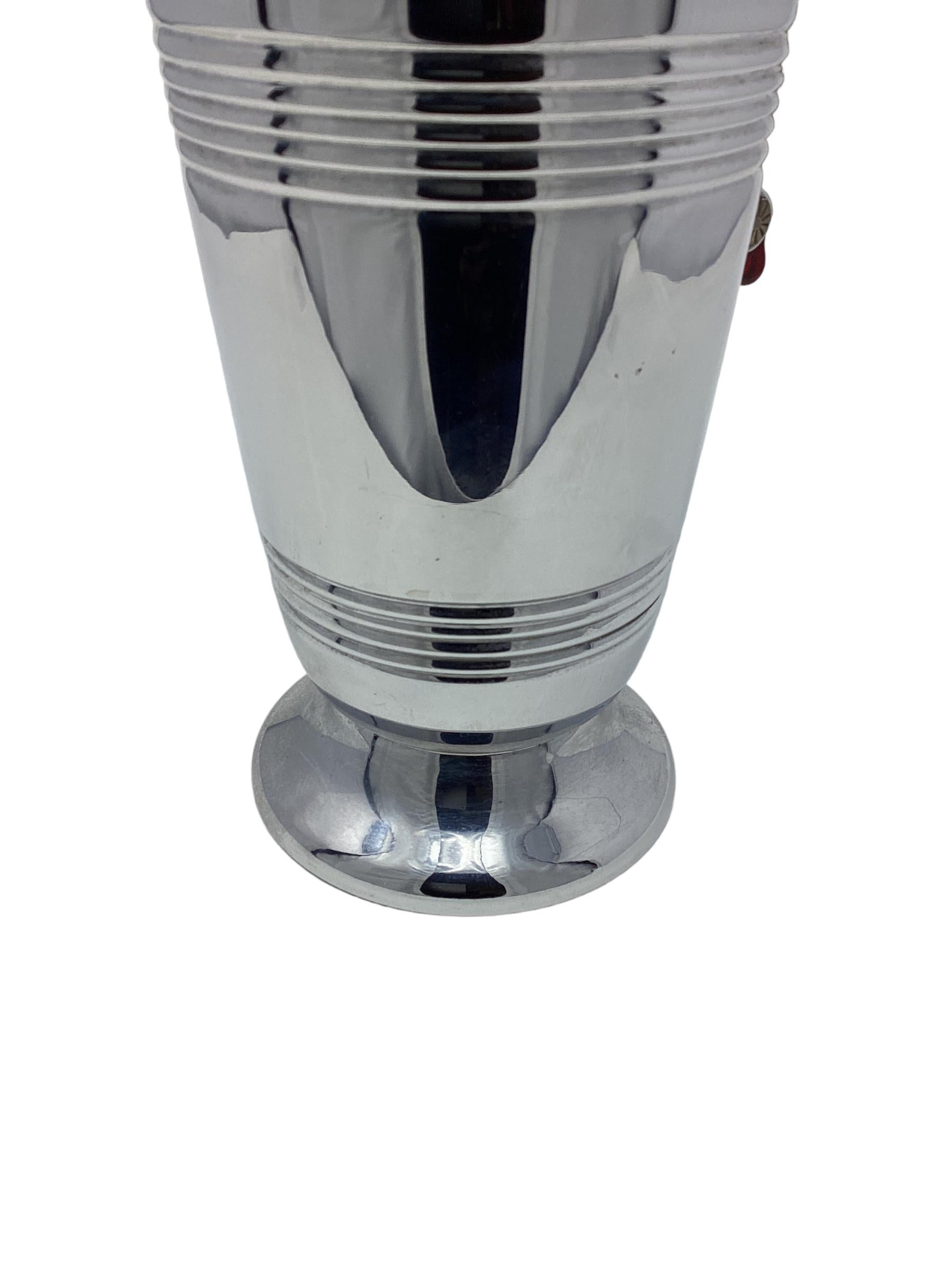 Mid-20th Century Art Deco Chrome Cocktail Shaker with Red Bakelite Handle For Sale