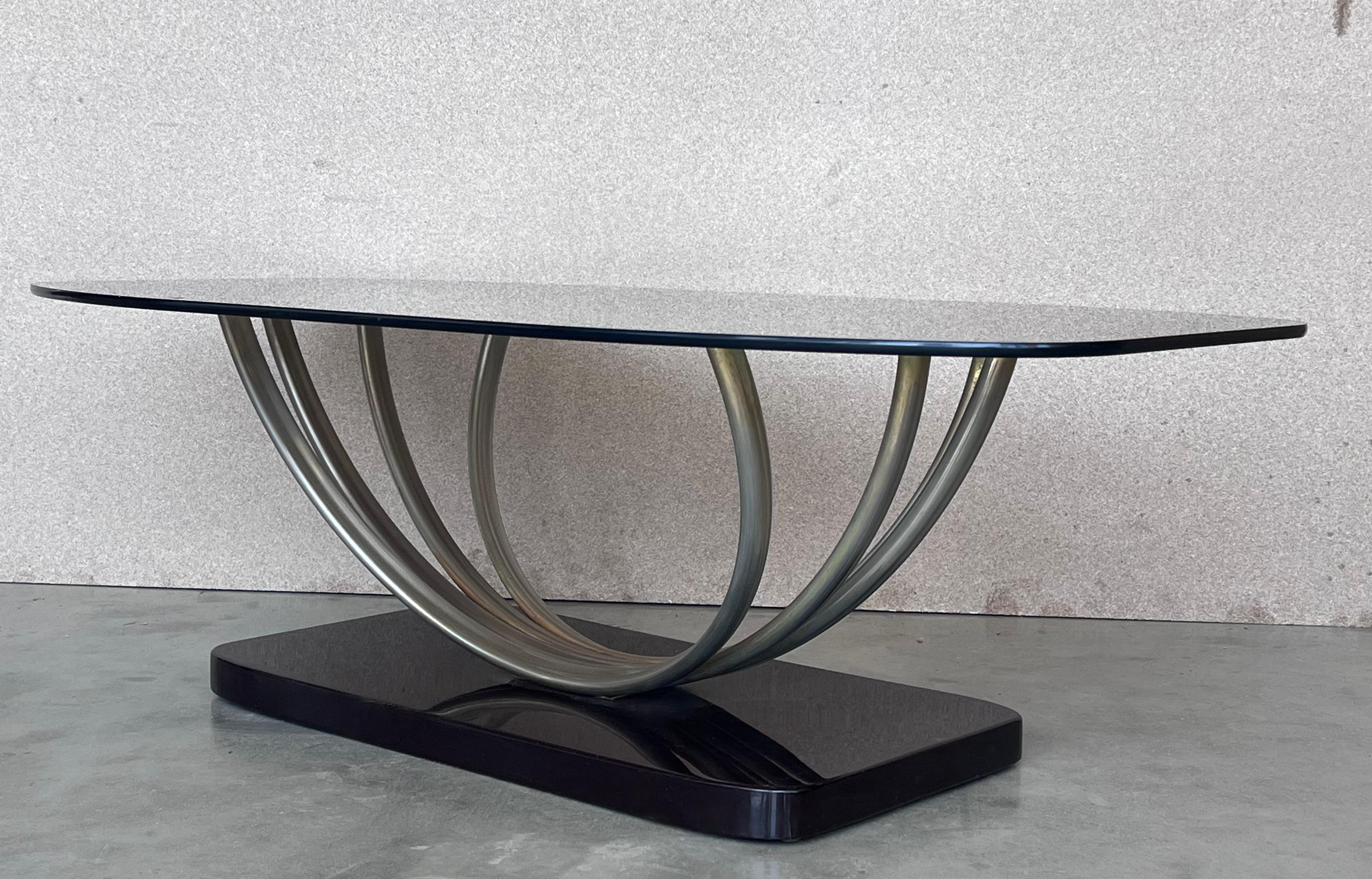 Mesa de centro Art Decó cromada con tapa de cristal fumé y base ebonizada siglo XX en venta