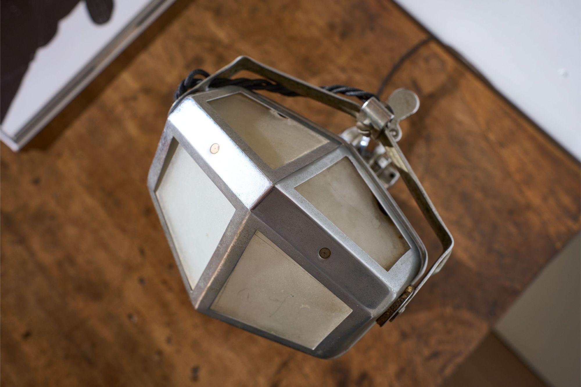 Art Deco Chrome desk lamp with frosted shade en vente 7