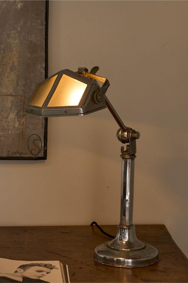 Art Deco Chrome desk lamp with frosted shade Bon état - En vente à Malton, GB