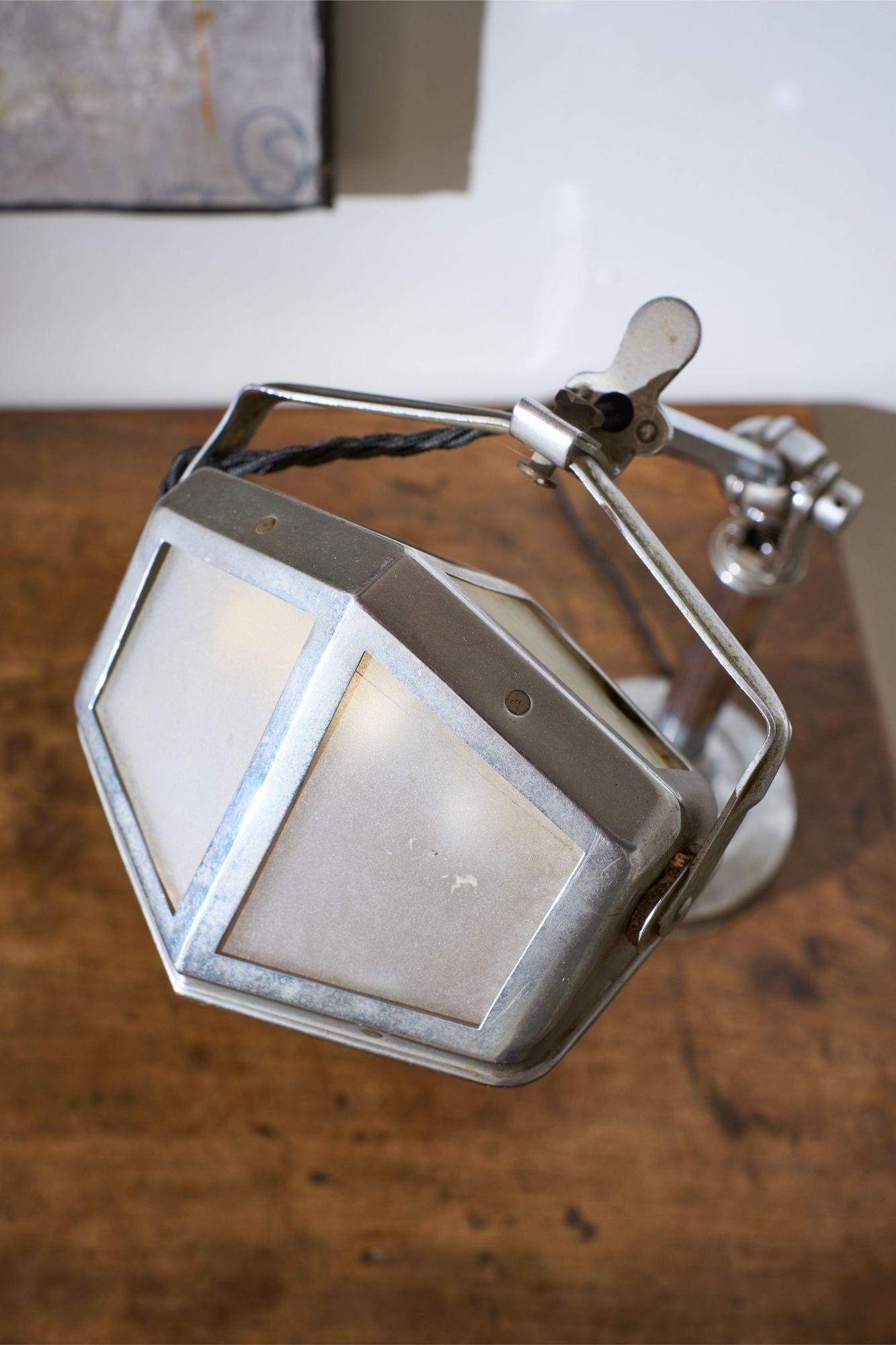 Milieu du XXe siècle Art Deco Chrome desk lamp with frosted shade en vente