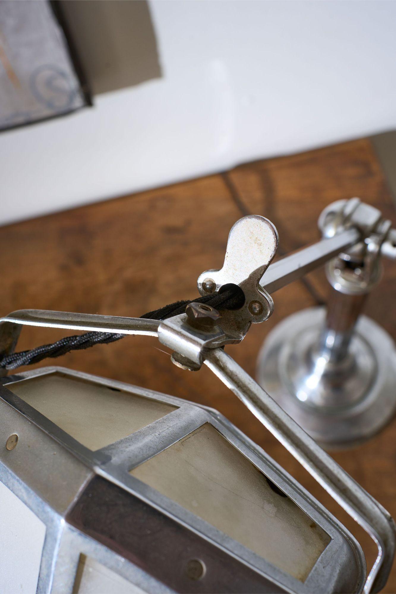 Art Deco Chrome desk lamp with frosted shade en vente 4