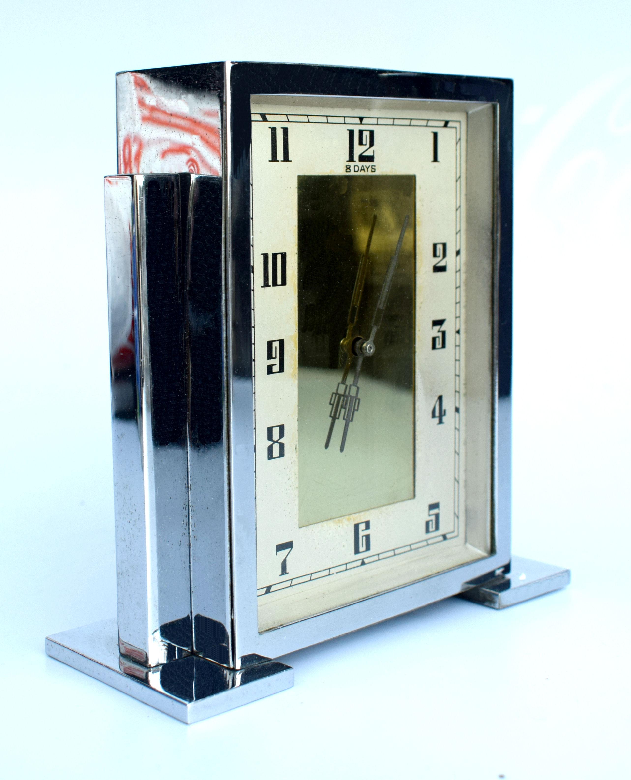 Acier Horloge de manteau anglaise Art Déco chromée, 8 jours, circa 1930 en vente