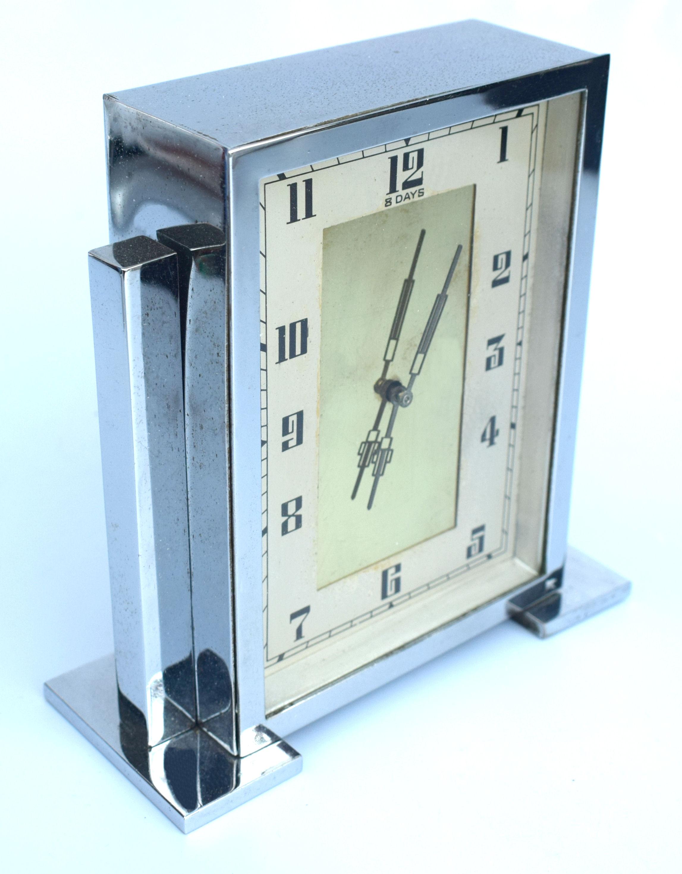 Horloge de manteau anglaise Art Déco chromée, 8 jours, circa 1930 en vente 1