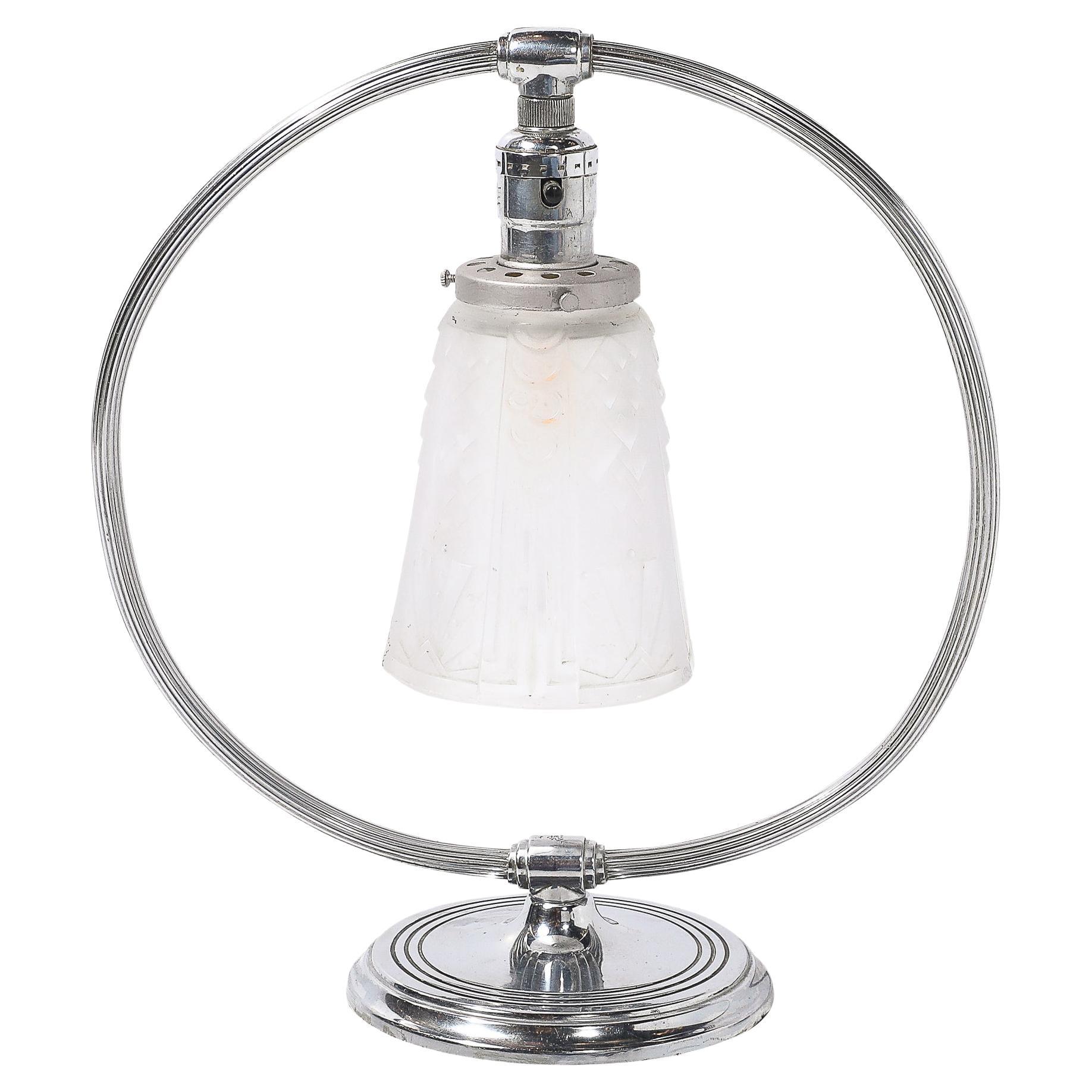 Lampada da tavolo Art Deco cromata e con paralume cubista smerigliato a forma aperta firmata Muller Freres in vendita