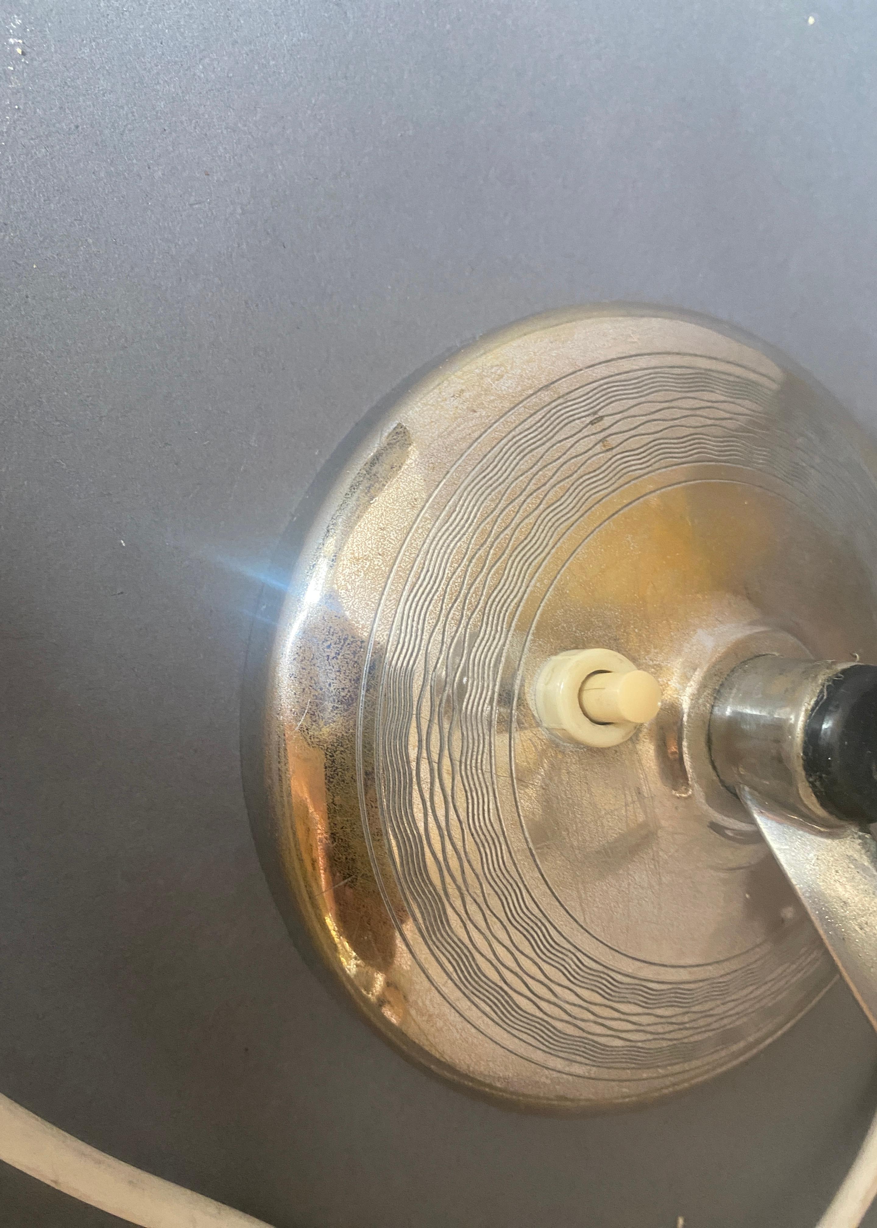 Lampe de dame art déco en chrome avec abat-jour en vente 1