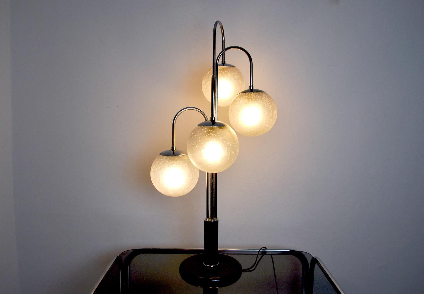 Chrom-Lampe im Art-déco-Stil mit 4 Kugeln, 1960 (Hollywood Regency) im Angebot