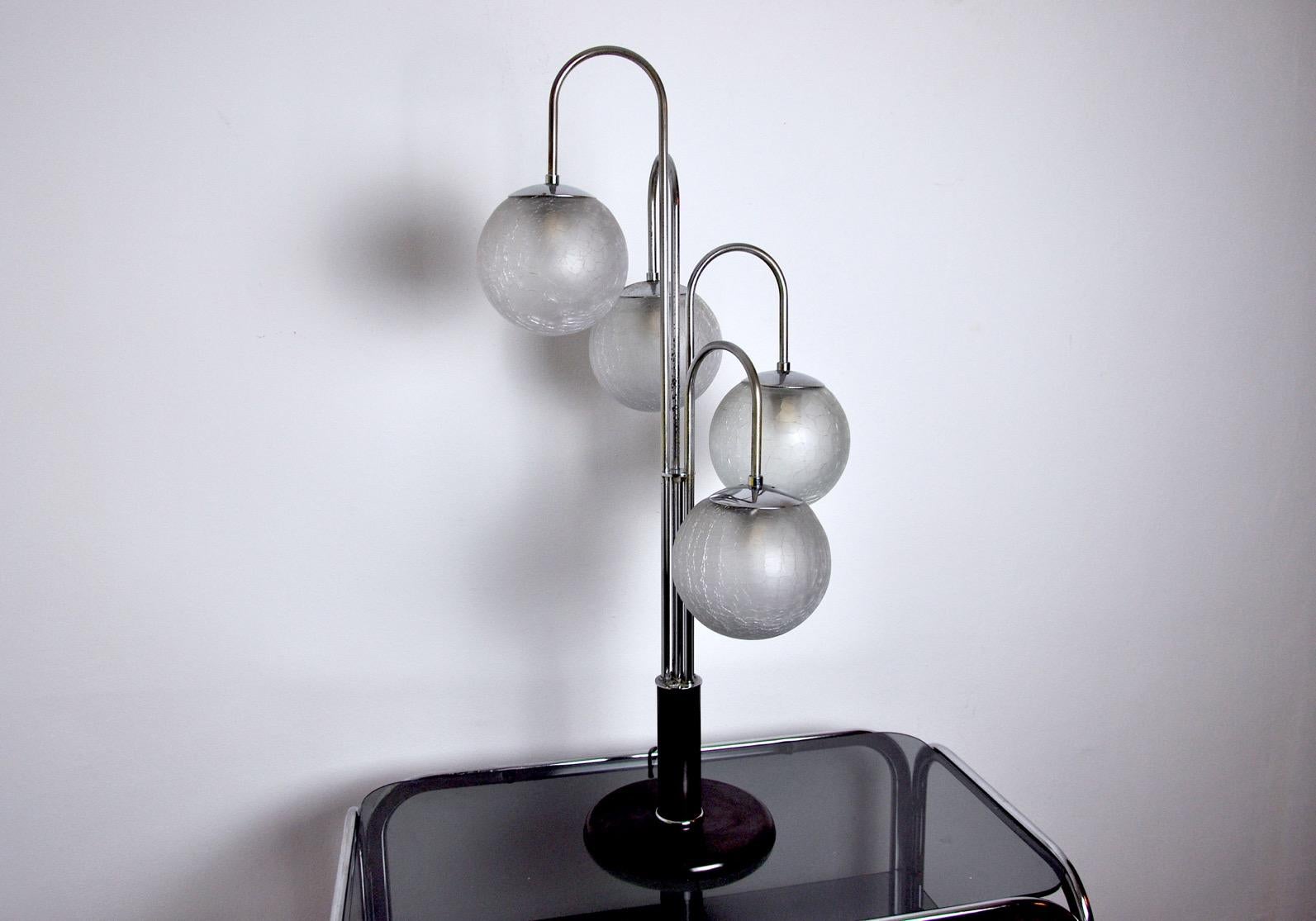 Milieu du XXe siècle Lampe Art-Déco chromée avec 4 globes, 1960 en vente