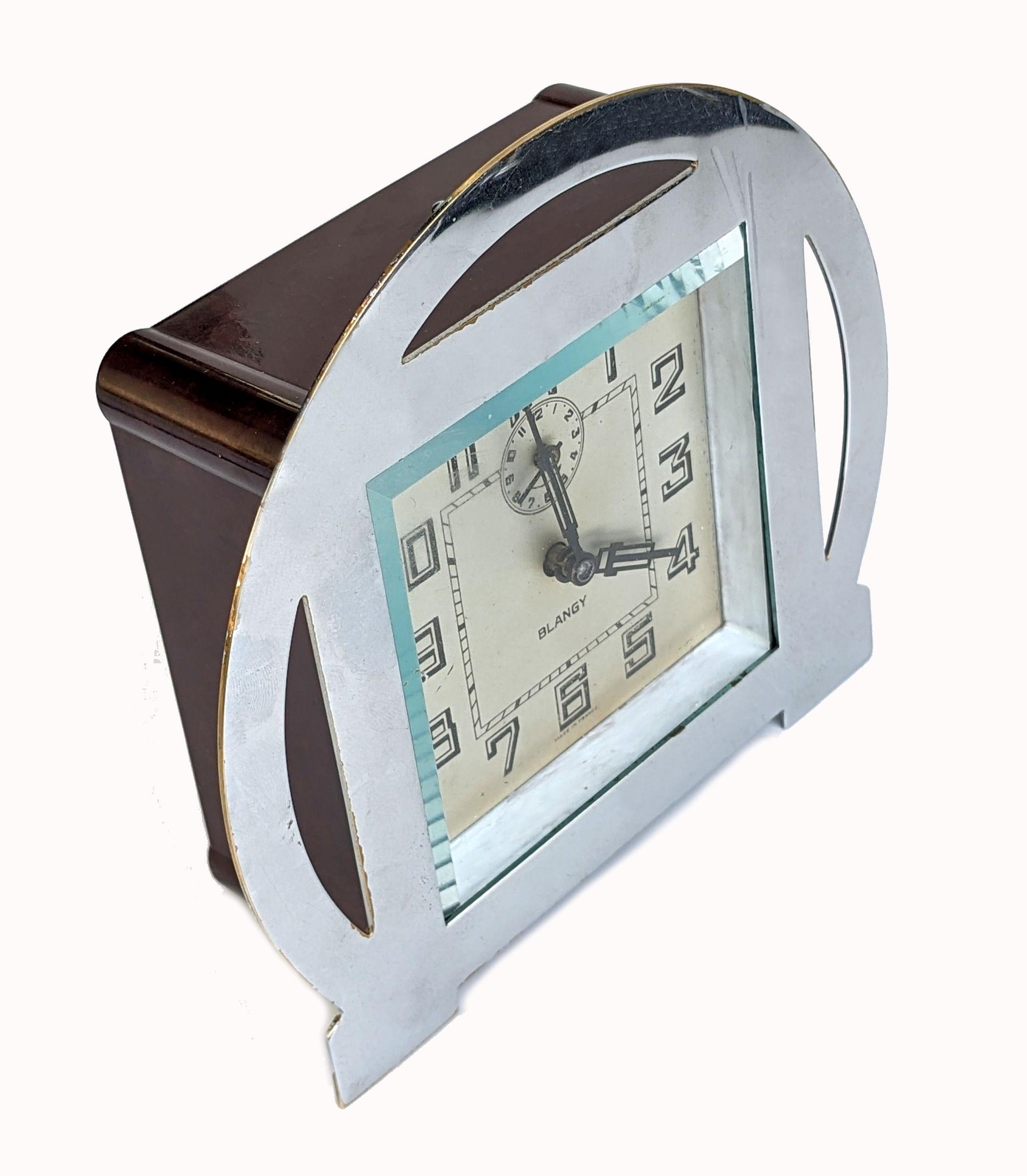 One of our personal favourite style of Art Deco clocks are these Blangy French table clocks. The stylized numerals for any Art Deco enthusiast are an absolute delight. Superb 1930s Art Deco clock by the French clock company Blangy. All chrome case