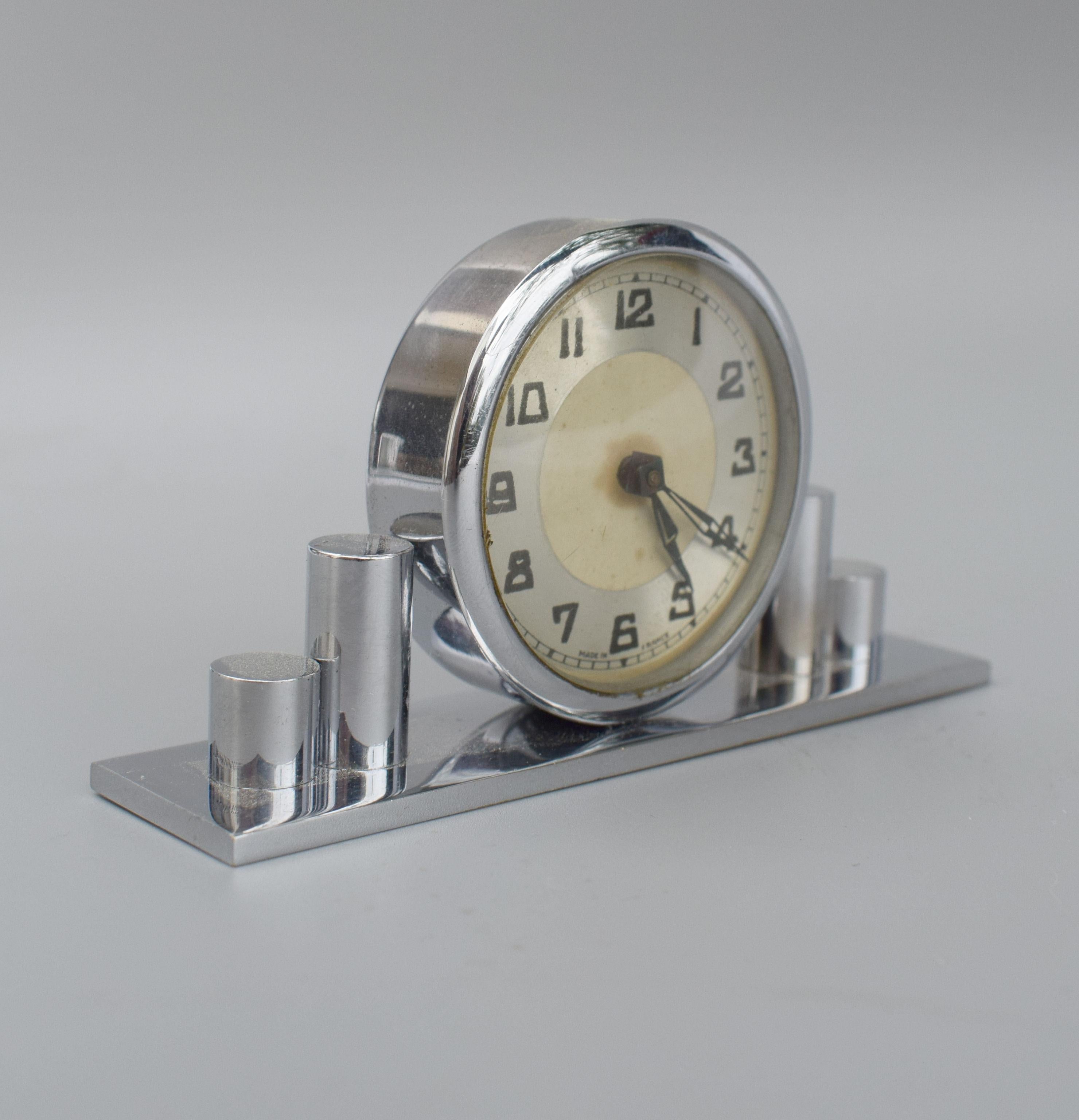 This clock can't be mistaken for any other era can it? Sweet little desk top clock with the case in Classic Art Deco geometric skyscraper shape and stylized Art Deco numerals. The clock face is marked to the very edge 'Made in France'. Condition is