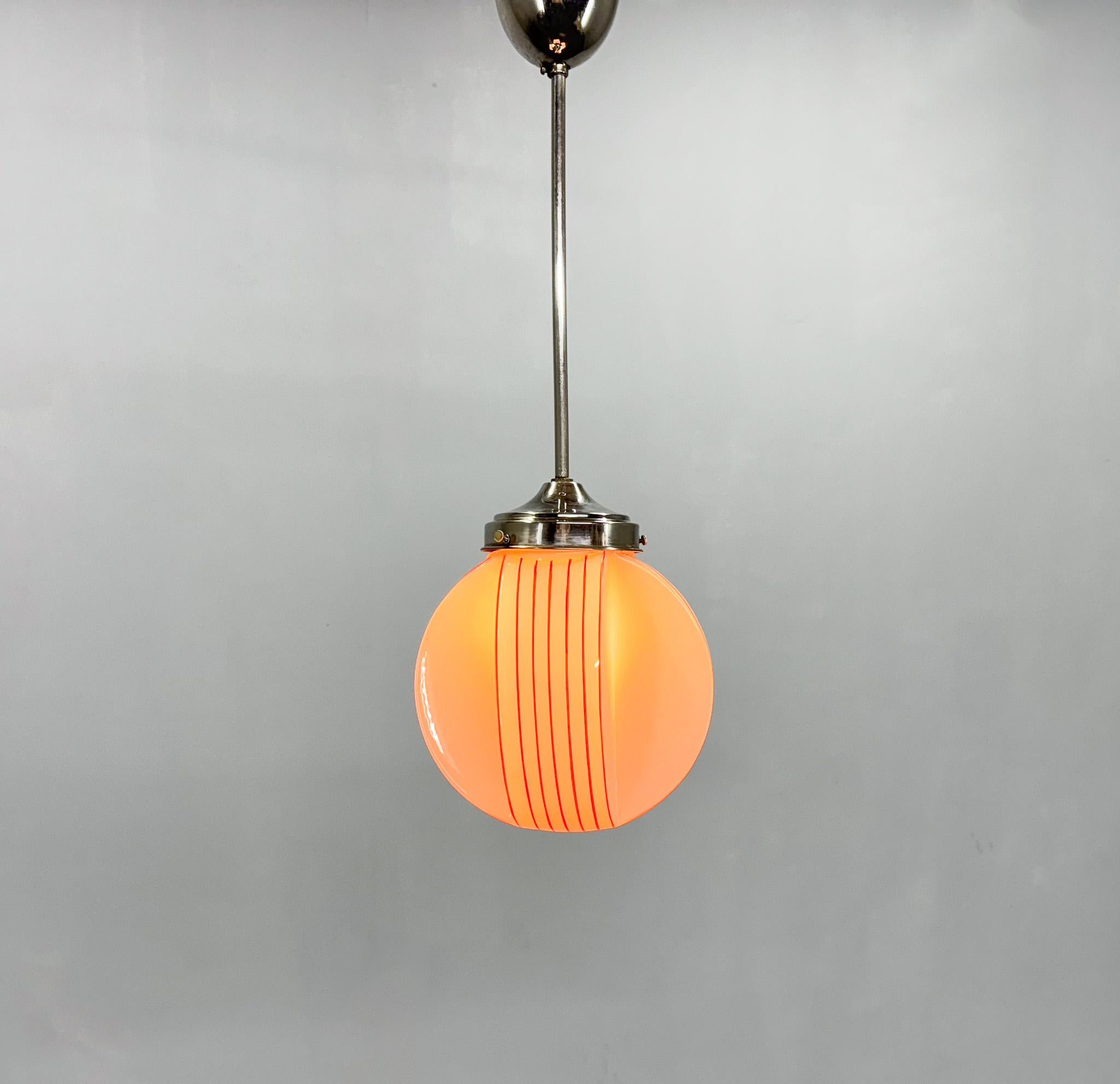 Vetro opalino Lampada a sospensione Art Deco in cromo e vetro opalino, Cecoslovacchia in vendita