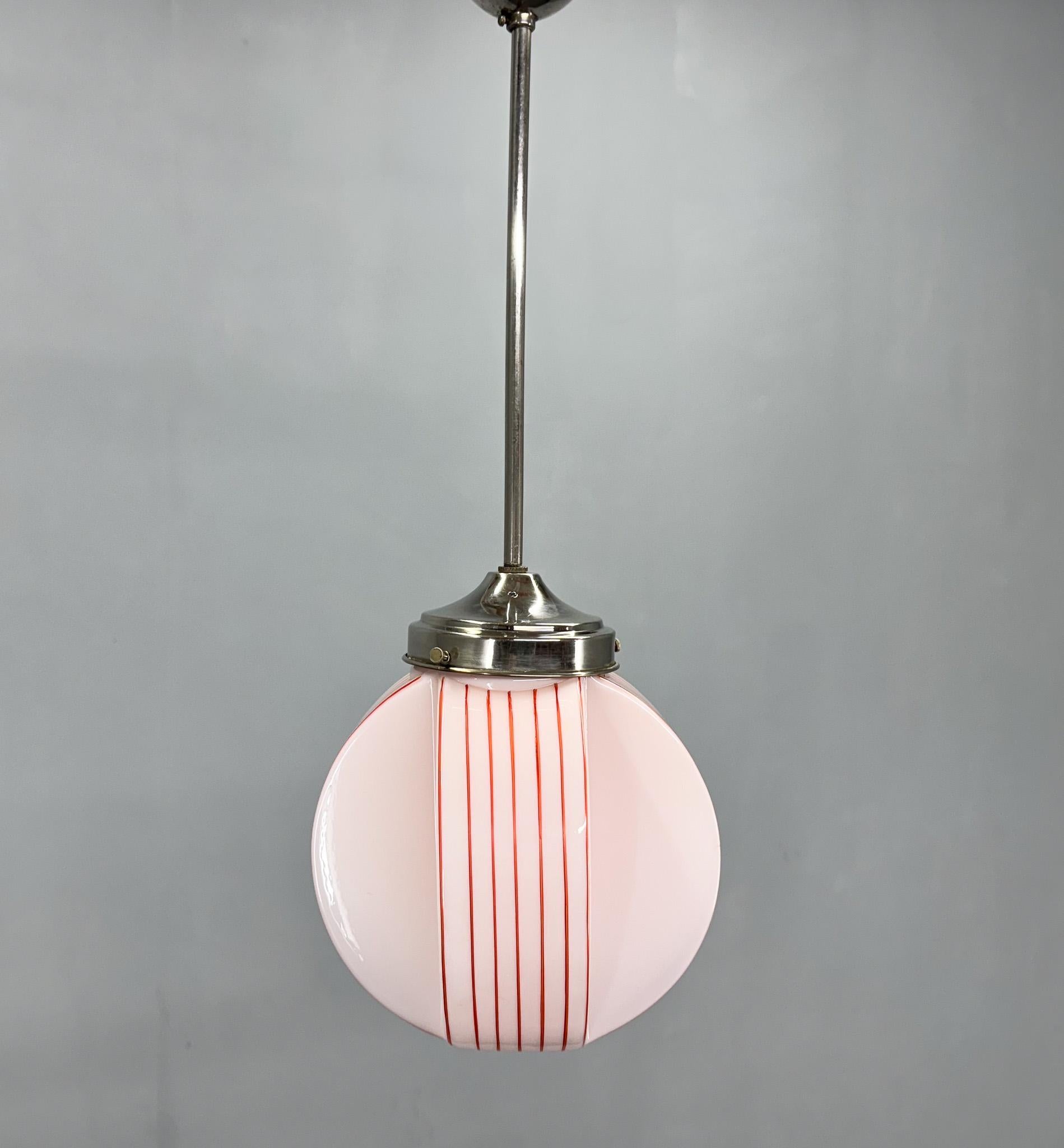 Lampada a sospensione Art Deco in cromo e vetro opalino, Cecoslovacchia in vendita 3