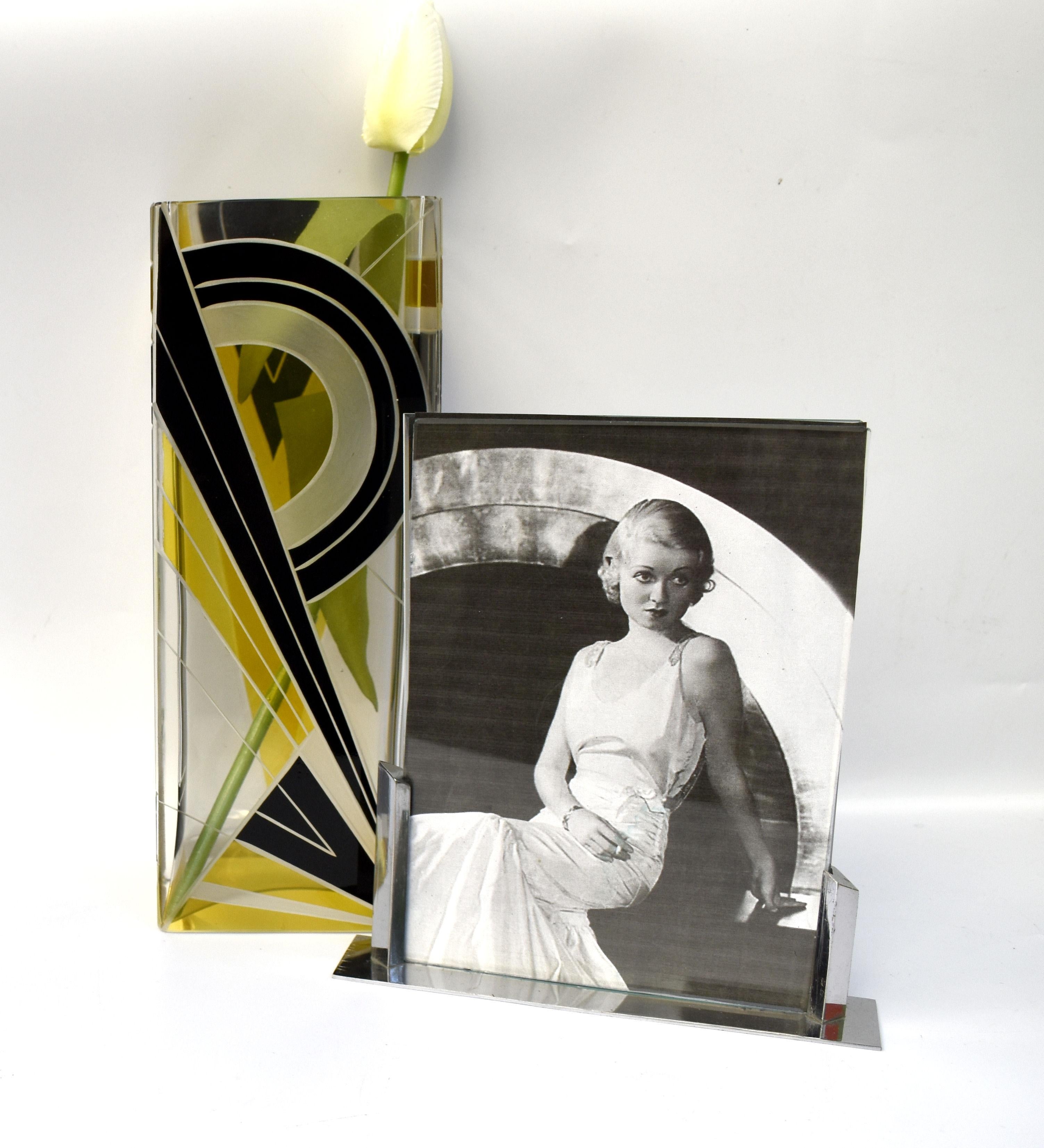 Art Deco Chrome Picture Frame, France, c1930's In Good Condition For Sale In Devon, England