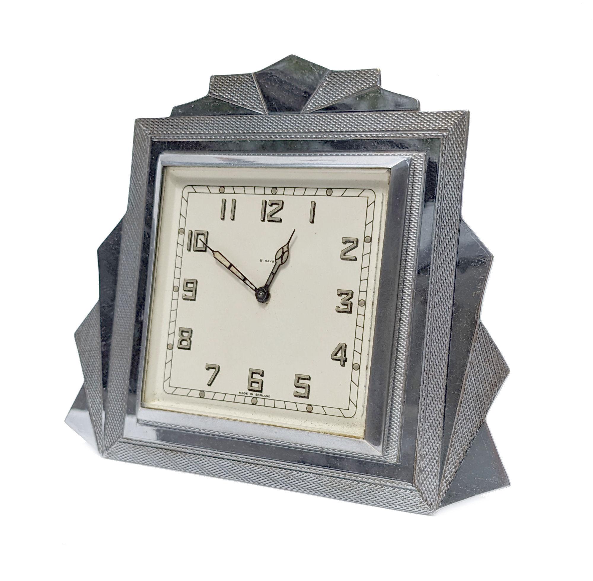 Art déco Horloge « Smiths » Art Déco en chrome par A.L. Davenport, Angleterre, vers 1930 en vente