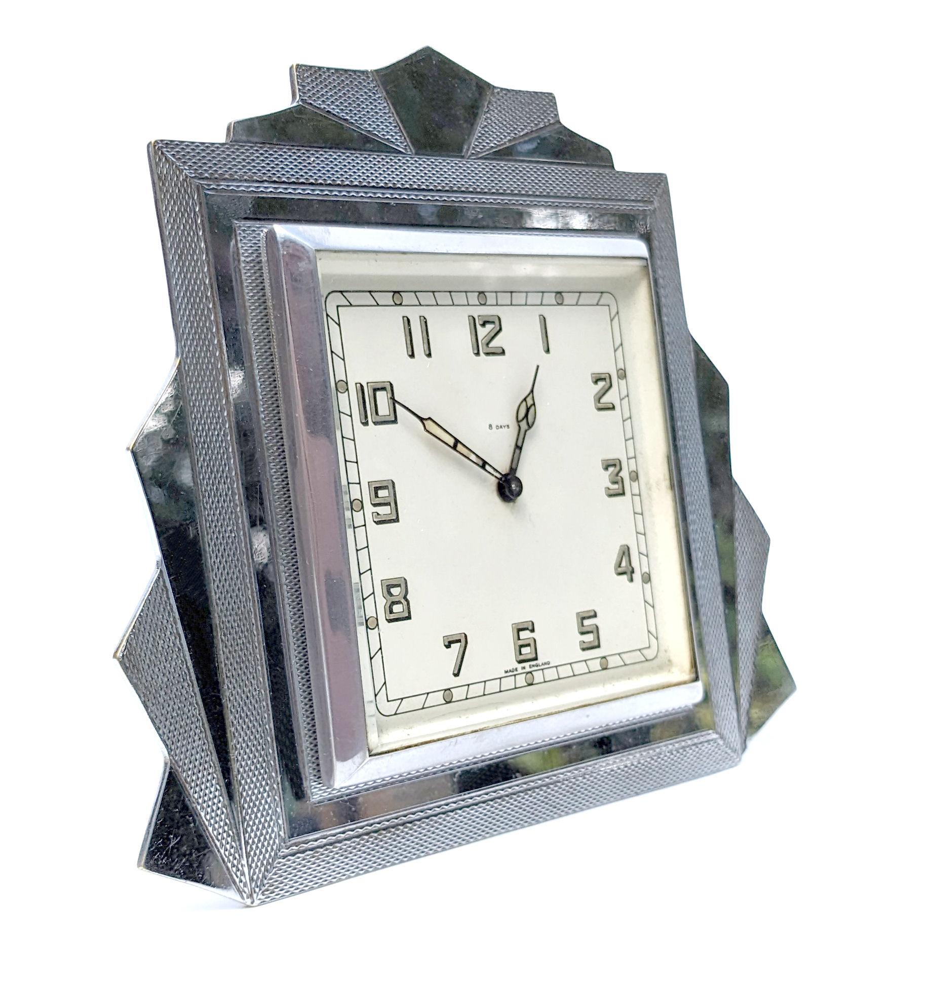 Uhr „Smiths“ aus Chrom im Art déco-Stil von A.L. Davenport, England, ca. 1930 (Englisch) im Angebot