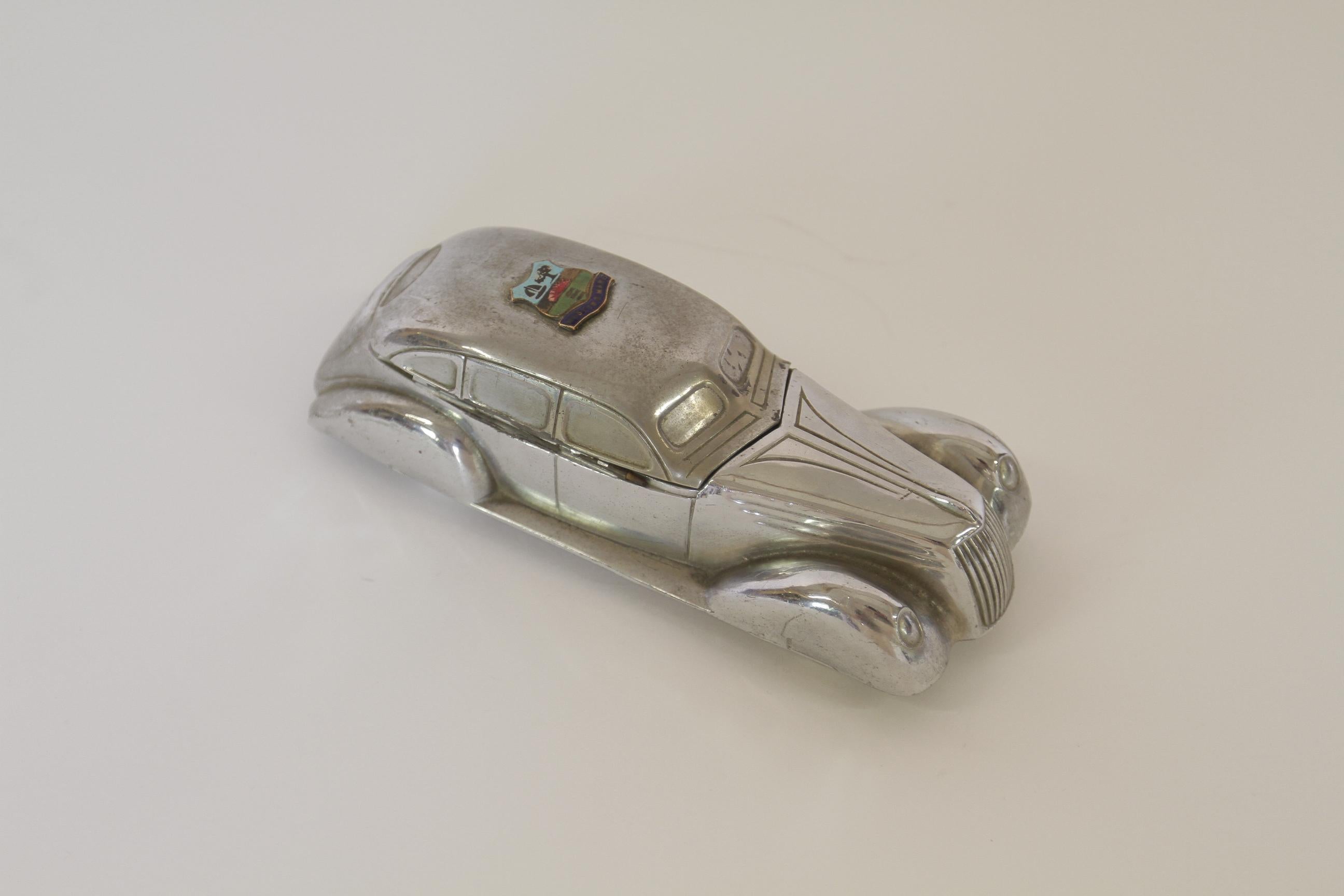 Art Deco Chrome Streamlined Car Trinket Box 1930s
Brass casting
Good Art deco Streamlined shaped car
Chrome Plated
Hinged top trinket box/desk tidy
Enamel badge on top Reads WESTON.S.MARE