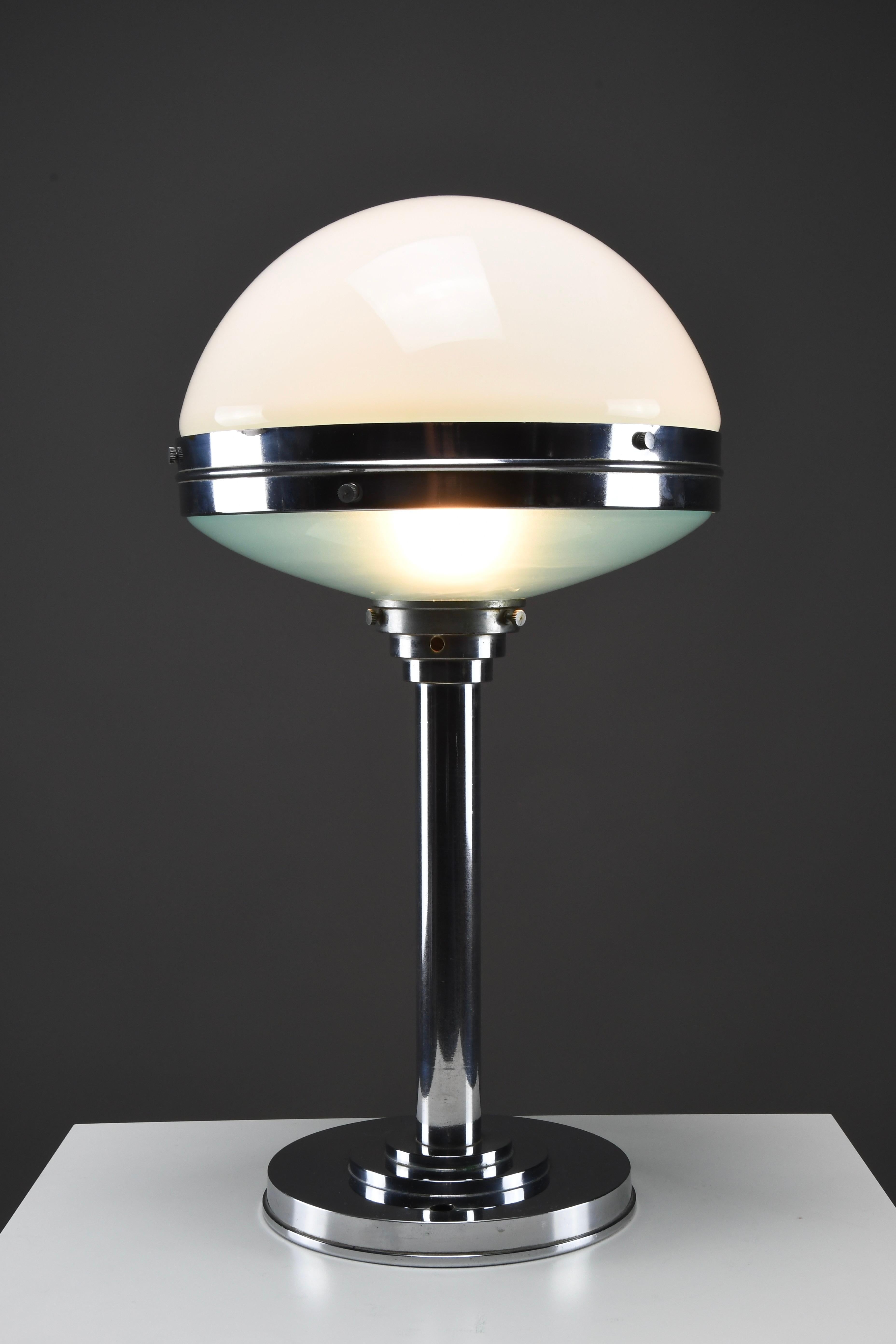 Lámpara de mesa Art Déco cromada de Bosi & Cie - Model Ilrin 135, Francia Años 30 mediados del siglo XX en venta