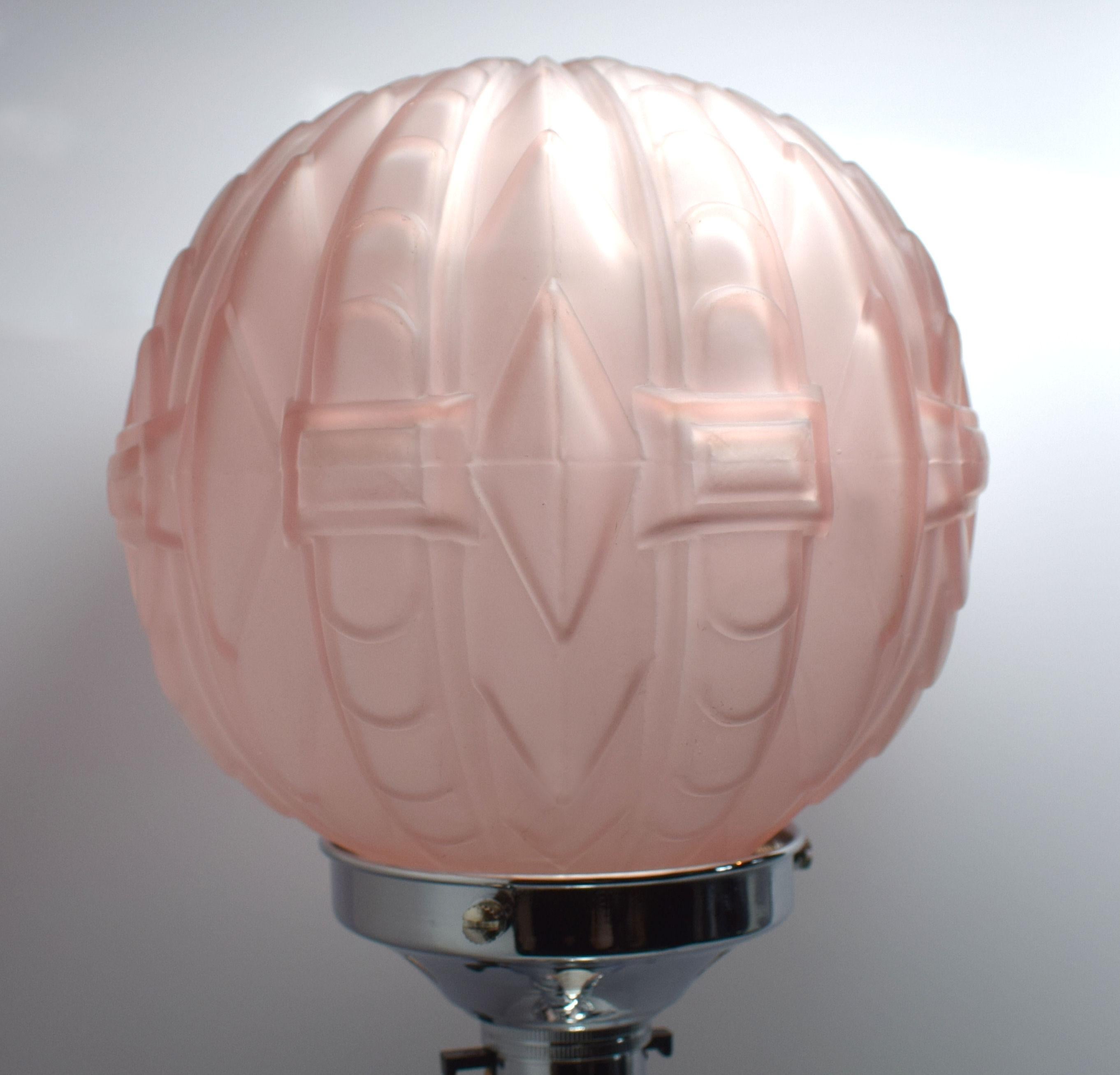 Original Art Deco lamp dating to the 1930s. This wonderful lamp features a chrome column, base and gallery with a beautiful soft pink embossed glass shade to finish this lamp off perfectly. Condition is excellent, the chrome is bright and crisp,