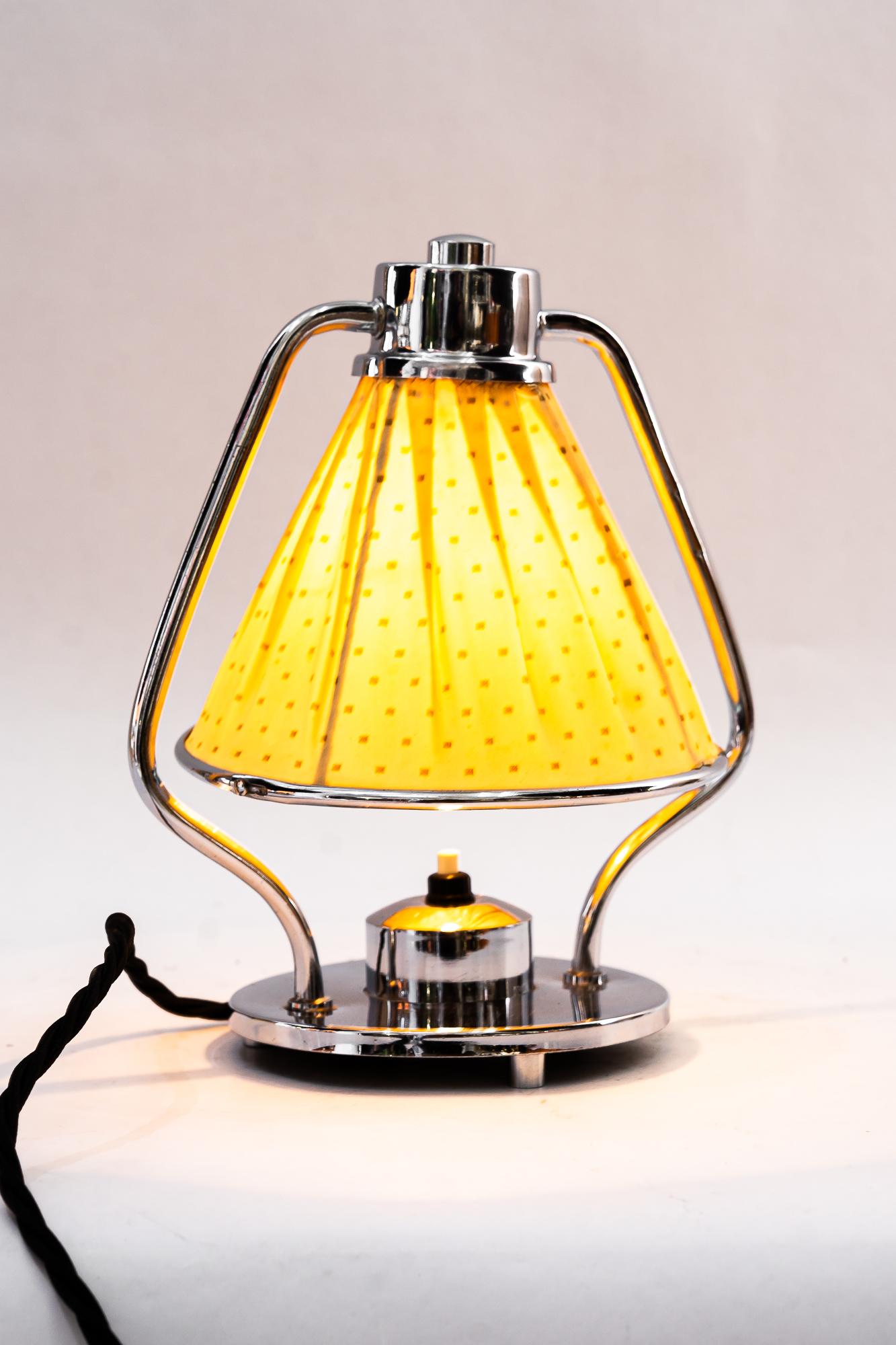Lampe de table Art Déco chromée avec abat-jour en tissu vienne vers 1920 4