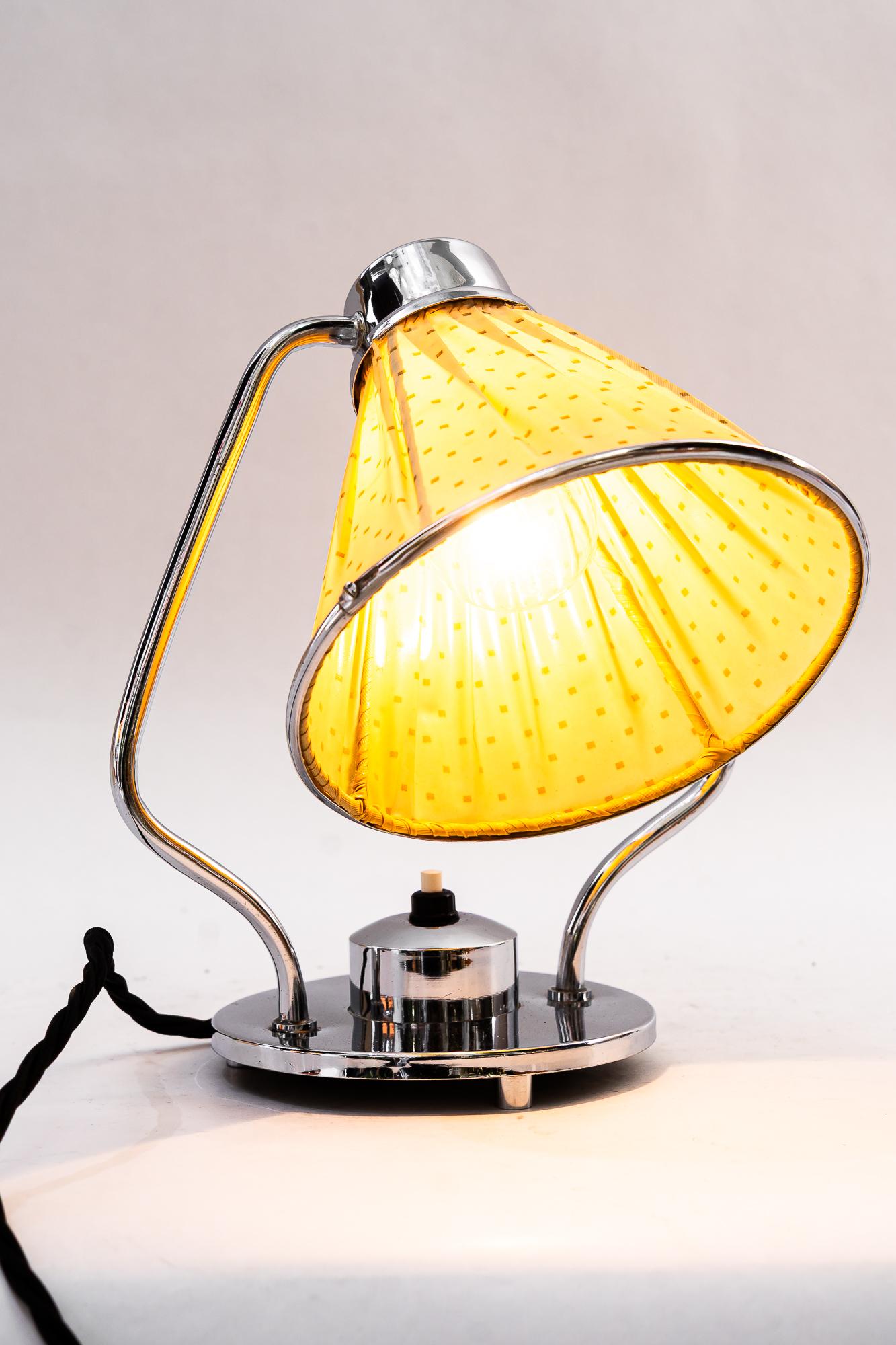 Lampe de table Art Déco chromée avec abat-jour en tissu vienne vers 1920 6