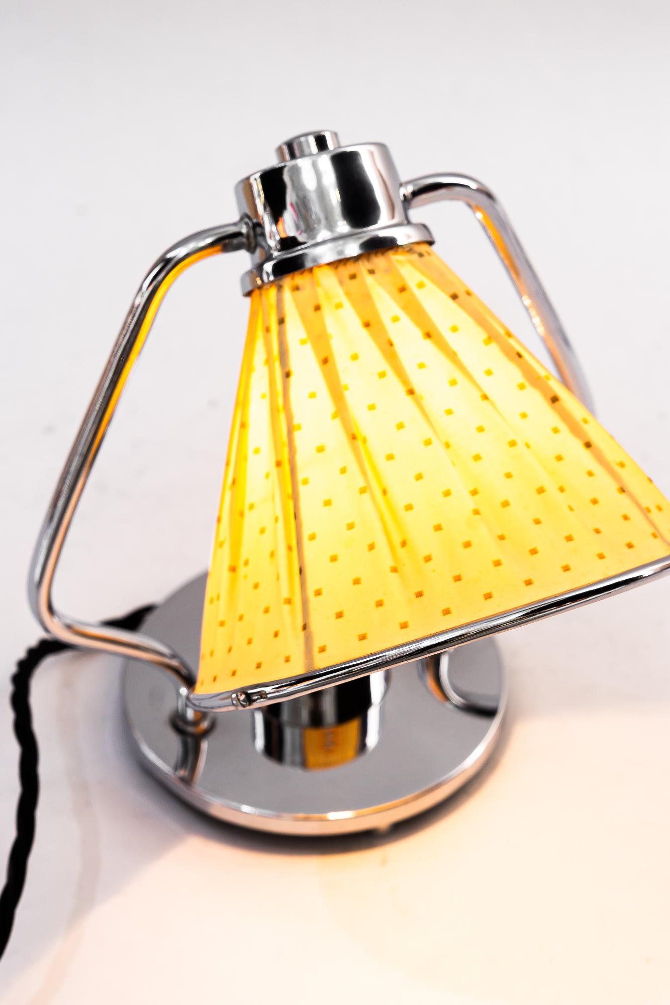 Lampe de table Art Déco chromée avec abat-jour en tissu vienne vers 1920 7