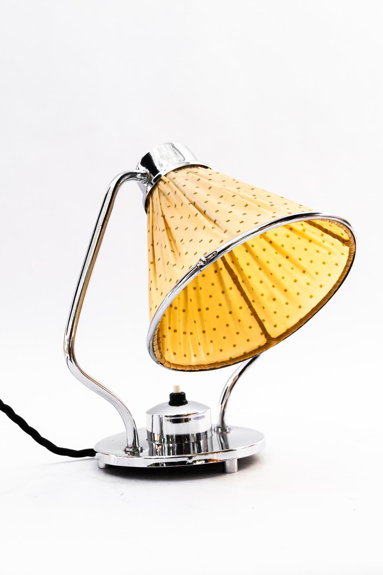 Lampe de table Art Déco chromée avec abat-jour en tissu vienne vers 1920 Bon état à Wien, AT