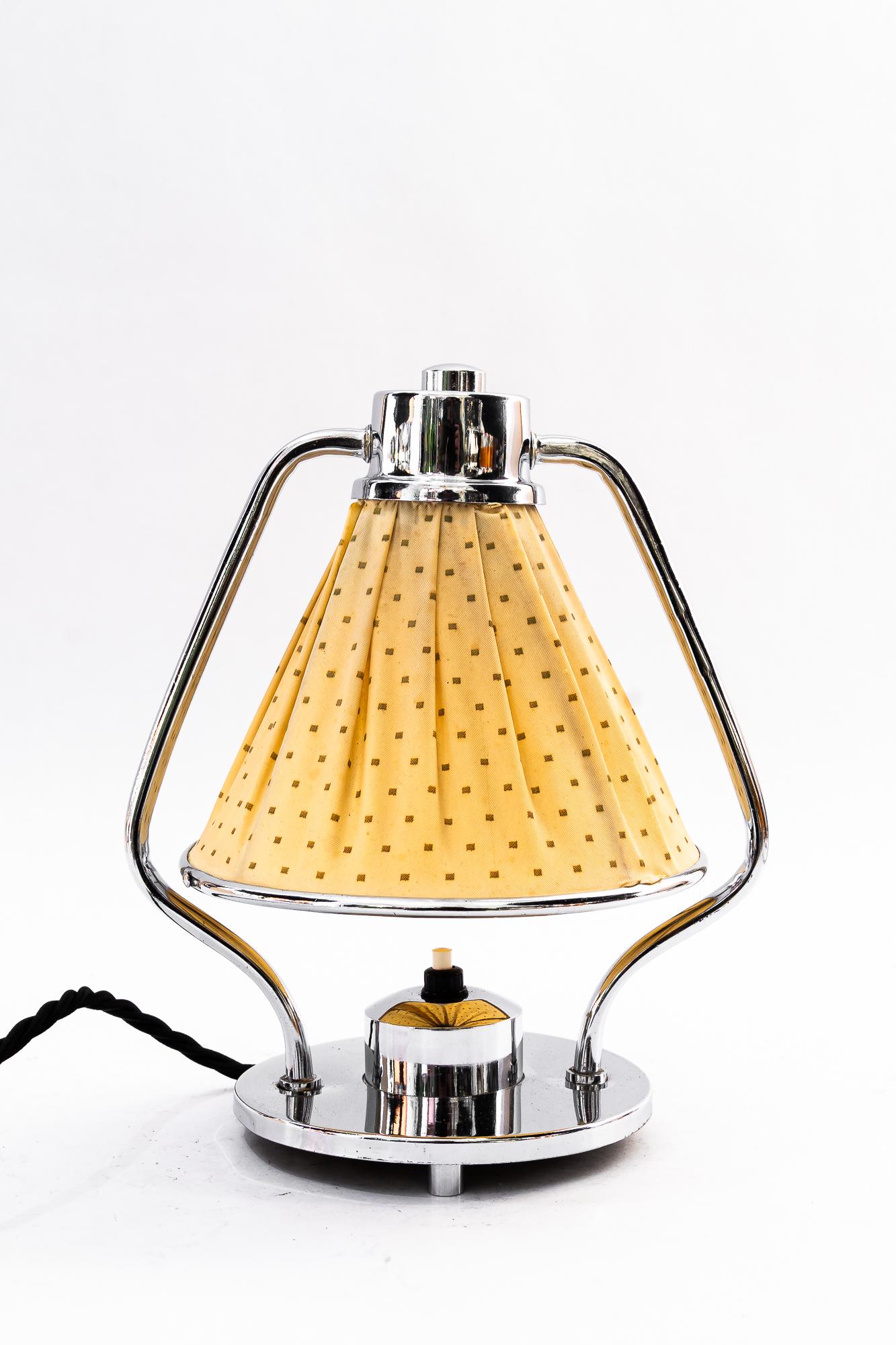 Tissu Lampe de table Art Déco chromée avec abat-jour en tissu vienne vers 1920