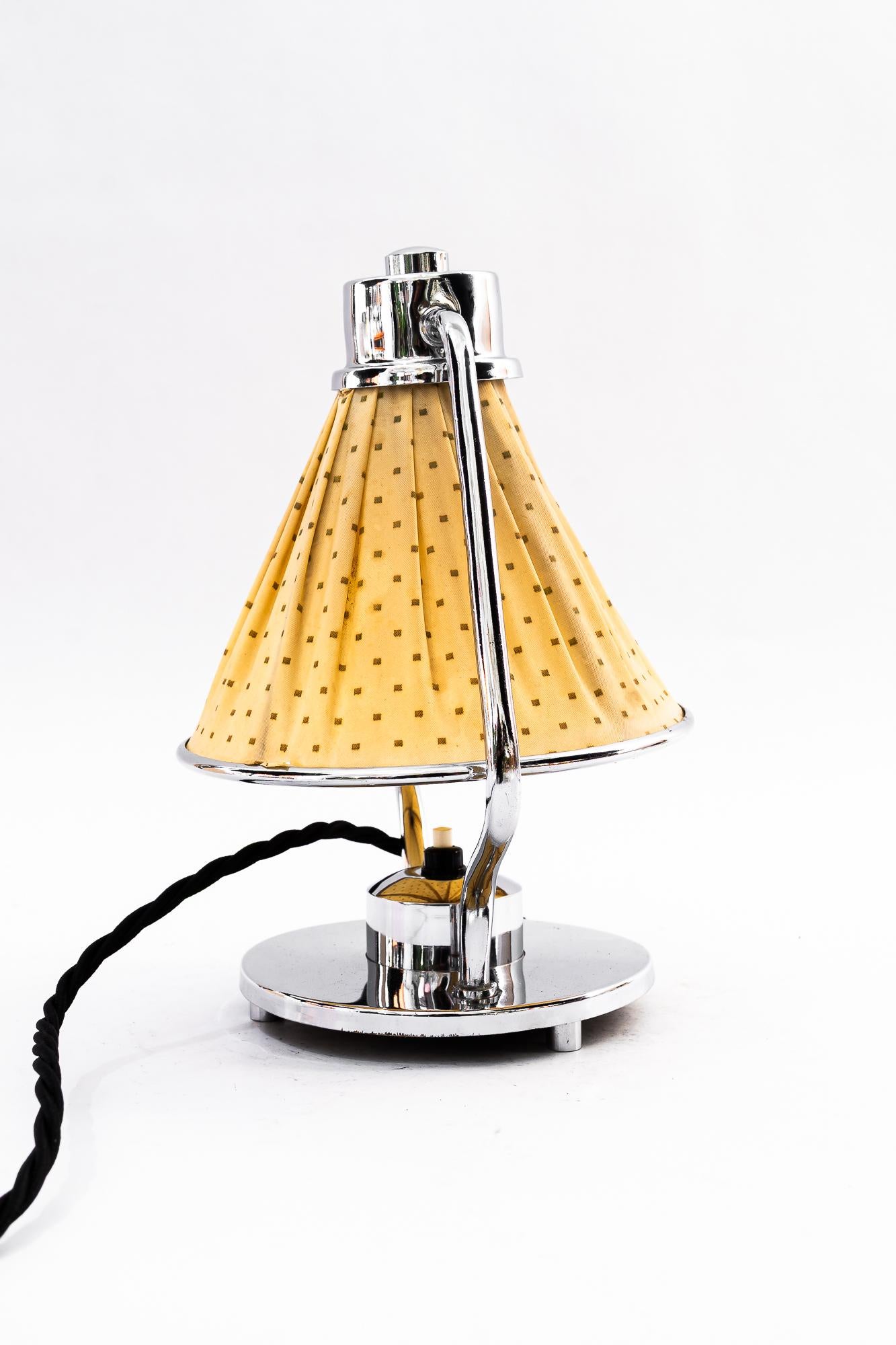 Lampe de table Art Déco chromée avec abat-jour en tissu vienne vers 1920 2