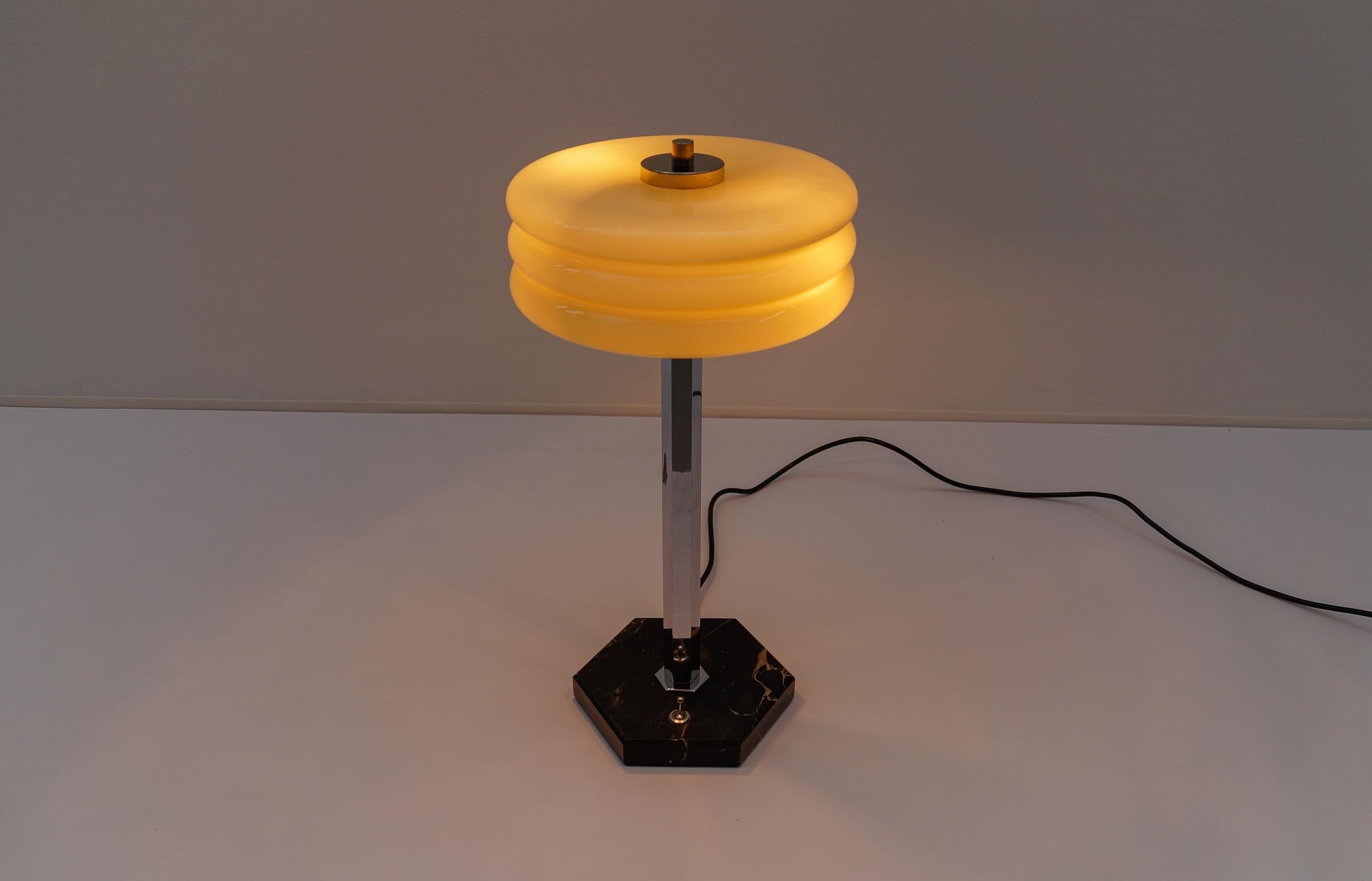 Mid-20th Century Art Deco Chrome Table Lamp with Glass Shade and Marble Base, 1940s, Germany For Sale