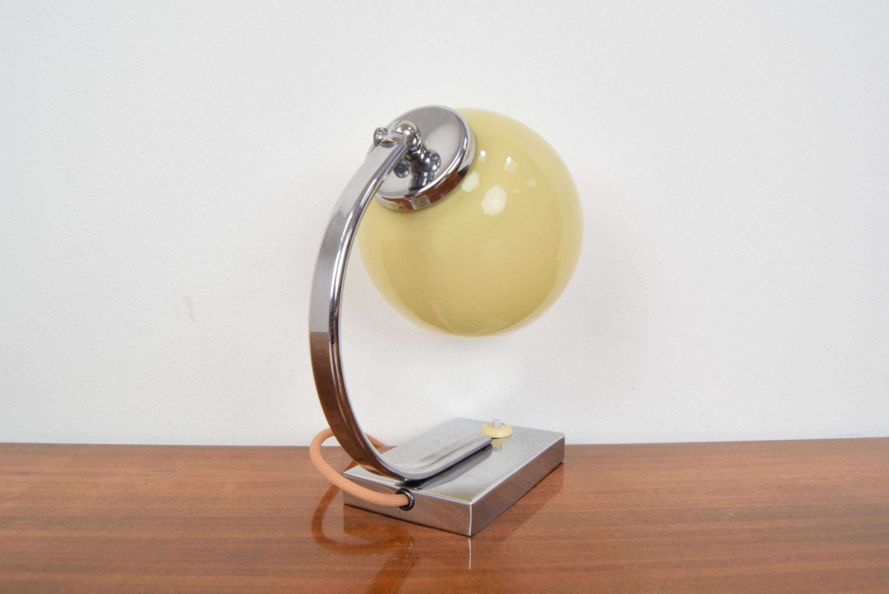 Milieu du XXe siècle Lampe de table Art Déco chromée, années 1930