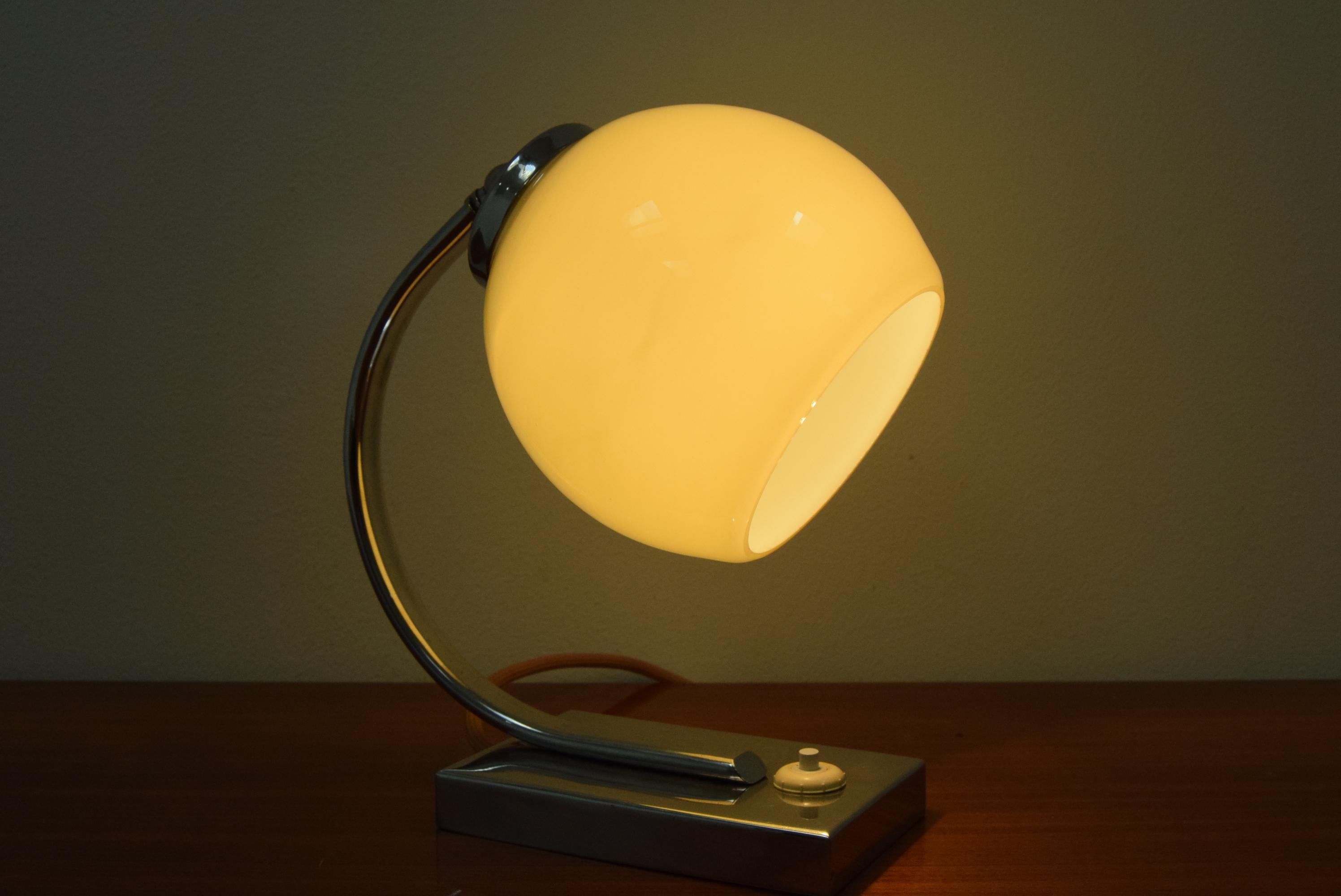 Verre Lampe de table Art Déco chromée, années 1930