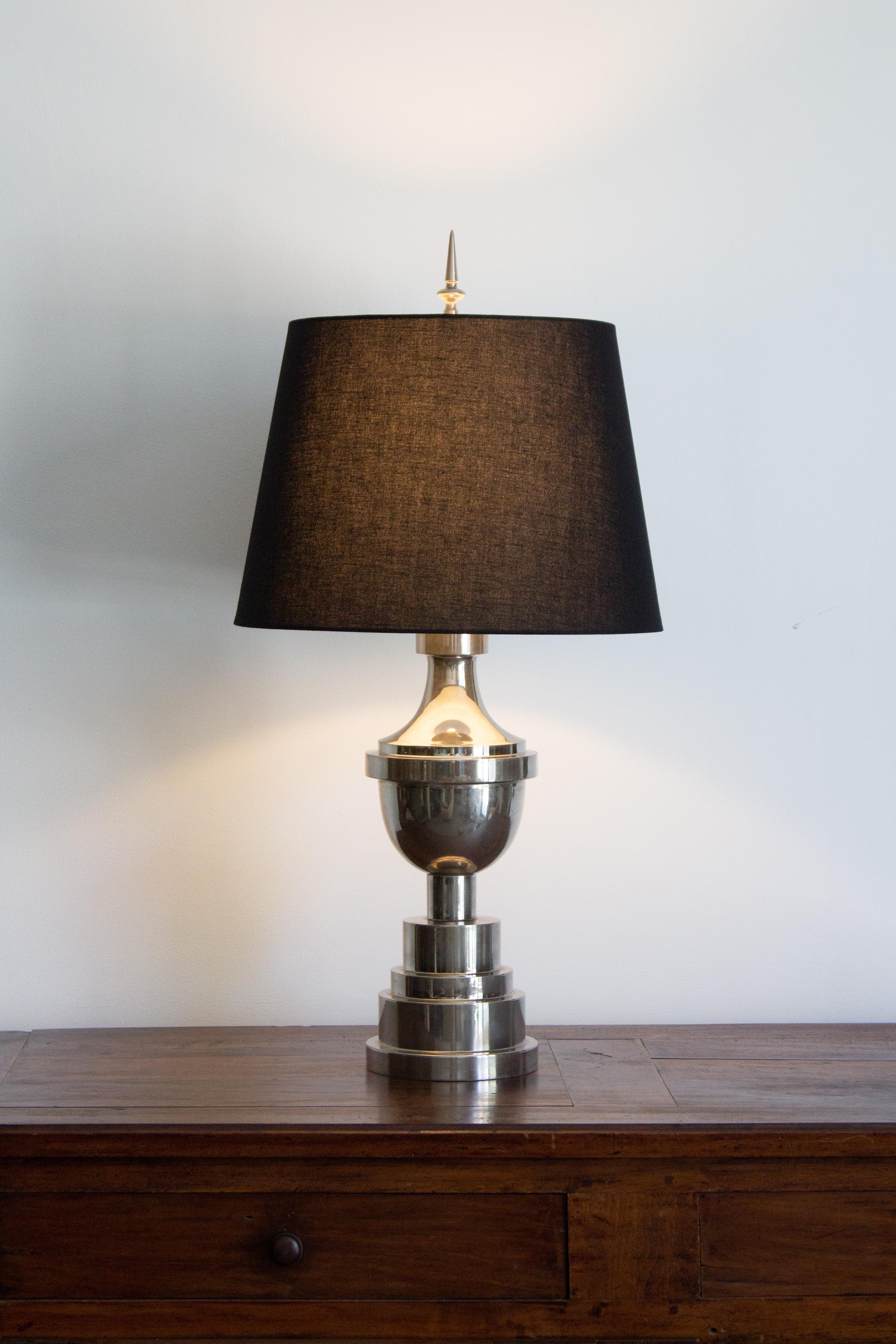 Paire de lampes de table Art déco en chrome en vente 5