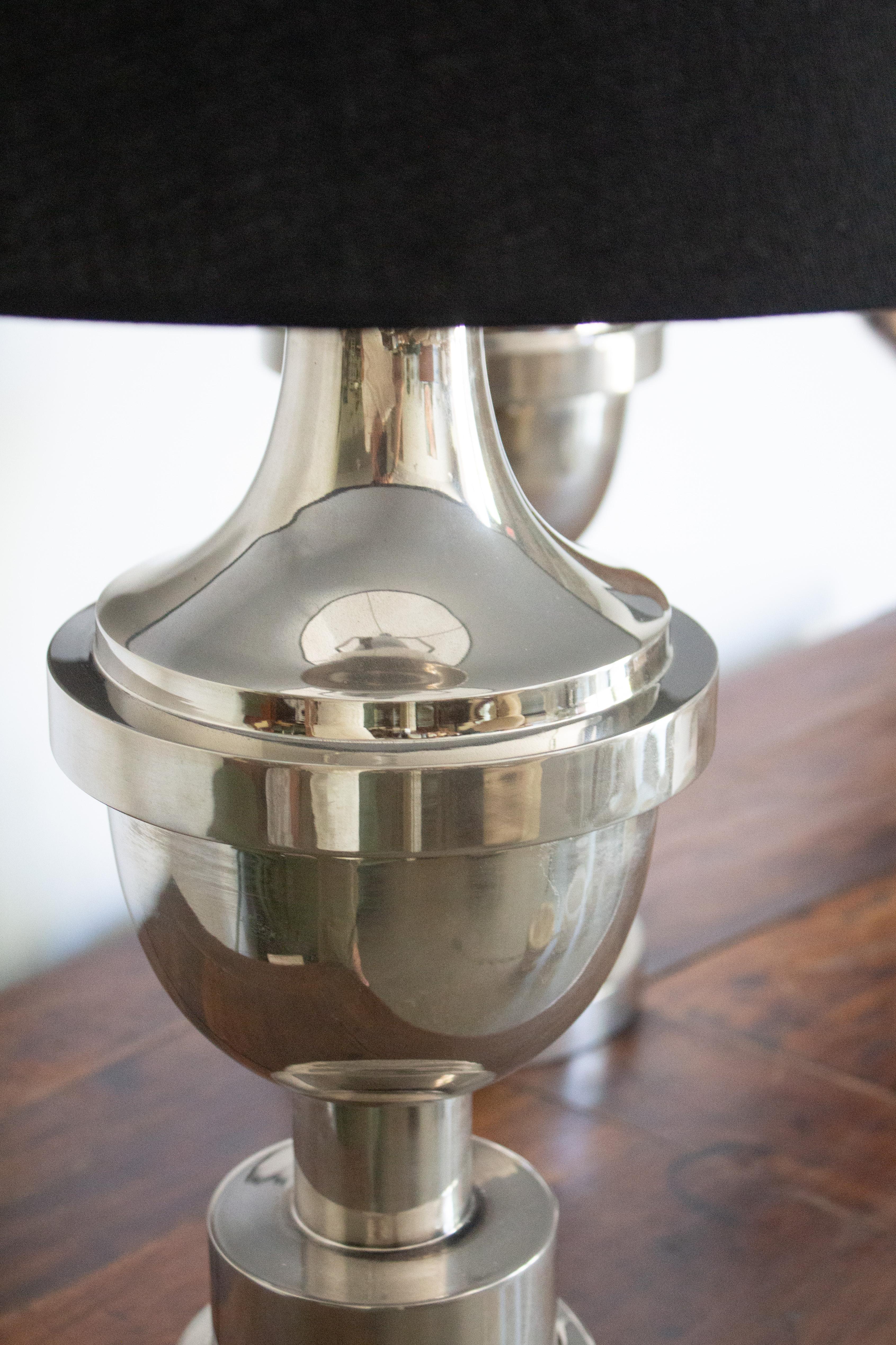 Milieu du XXe siècle Paire de lampes de table Art déco en chrome en vente