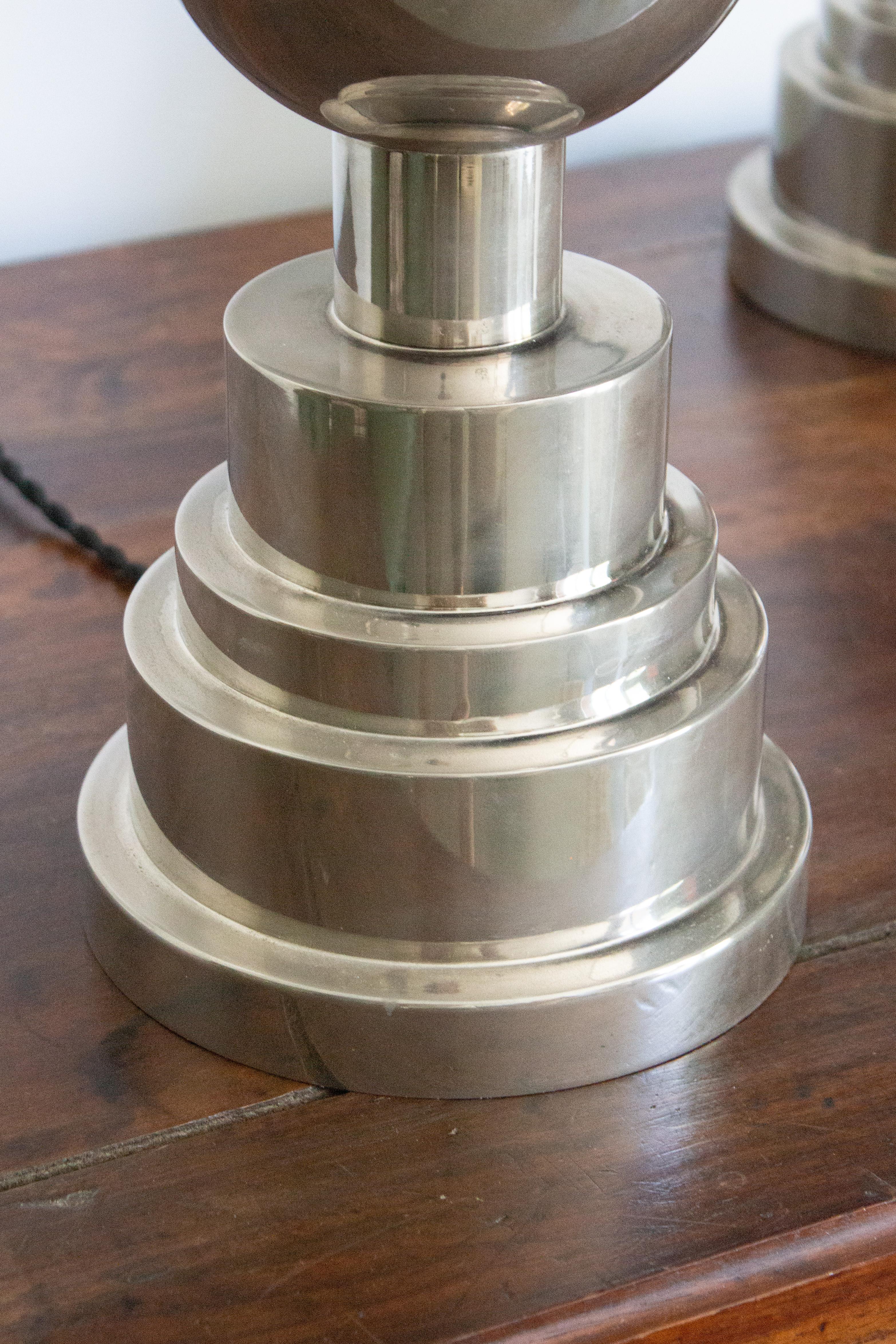 Paire de lampes de table Art déco en chrome en vente 1